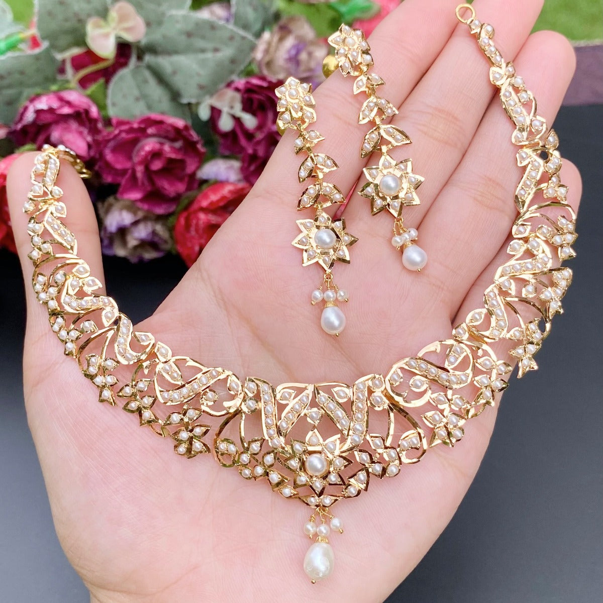 सुंदर इंडो-वेस्टर्न मोती सेट