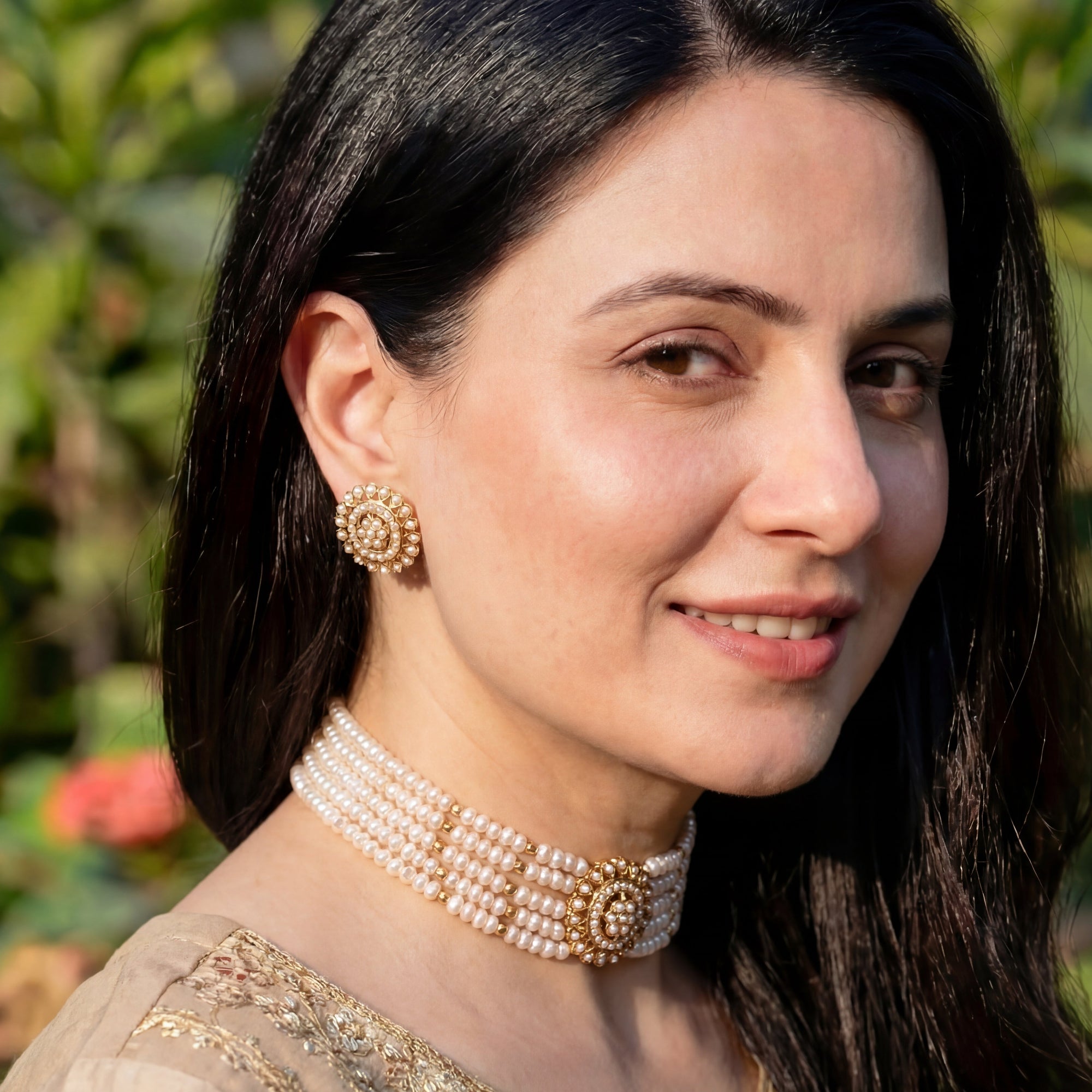 గోల్డ్ ప్లేటెడ్ పెర్ల్ చోకర్ సెట్ | మినిమలిస్ట్ చోకర్ డిజైన్ NS 162