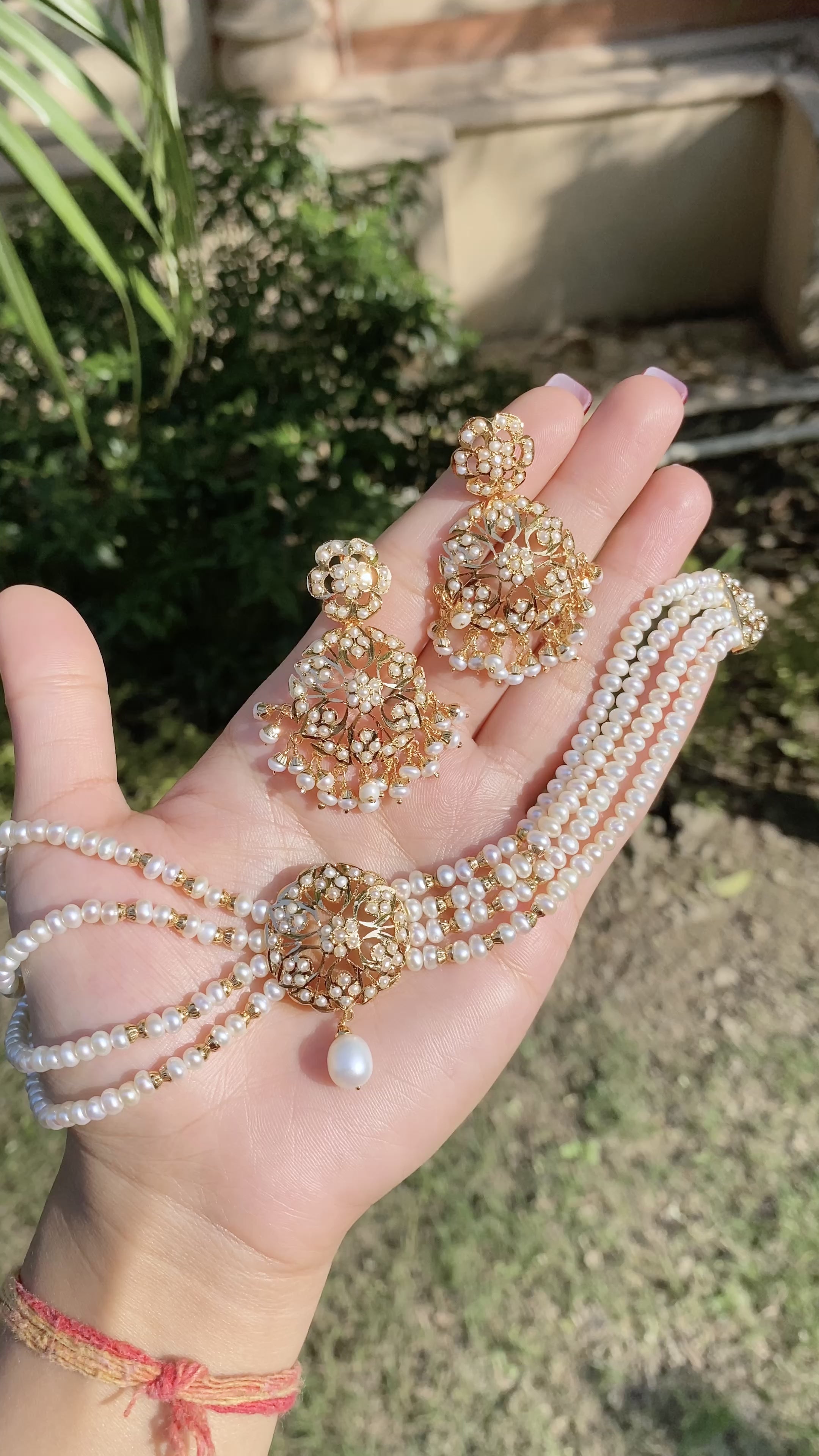 pearl choker necklace