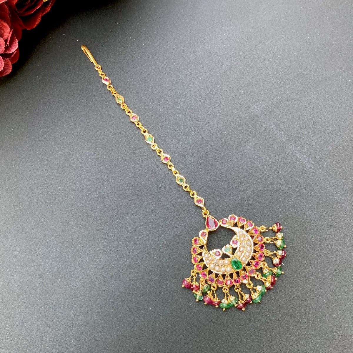 tricolored jadau mang tikka in 22k gold