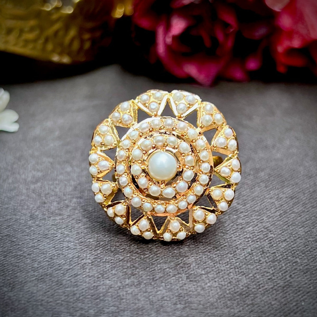 lightweight jadau gold ring pearls