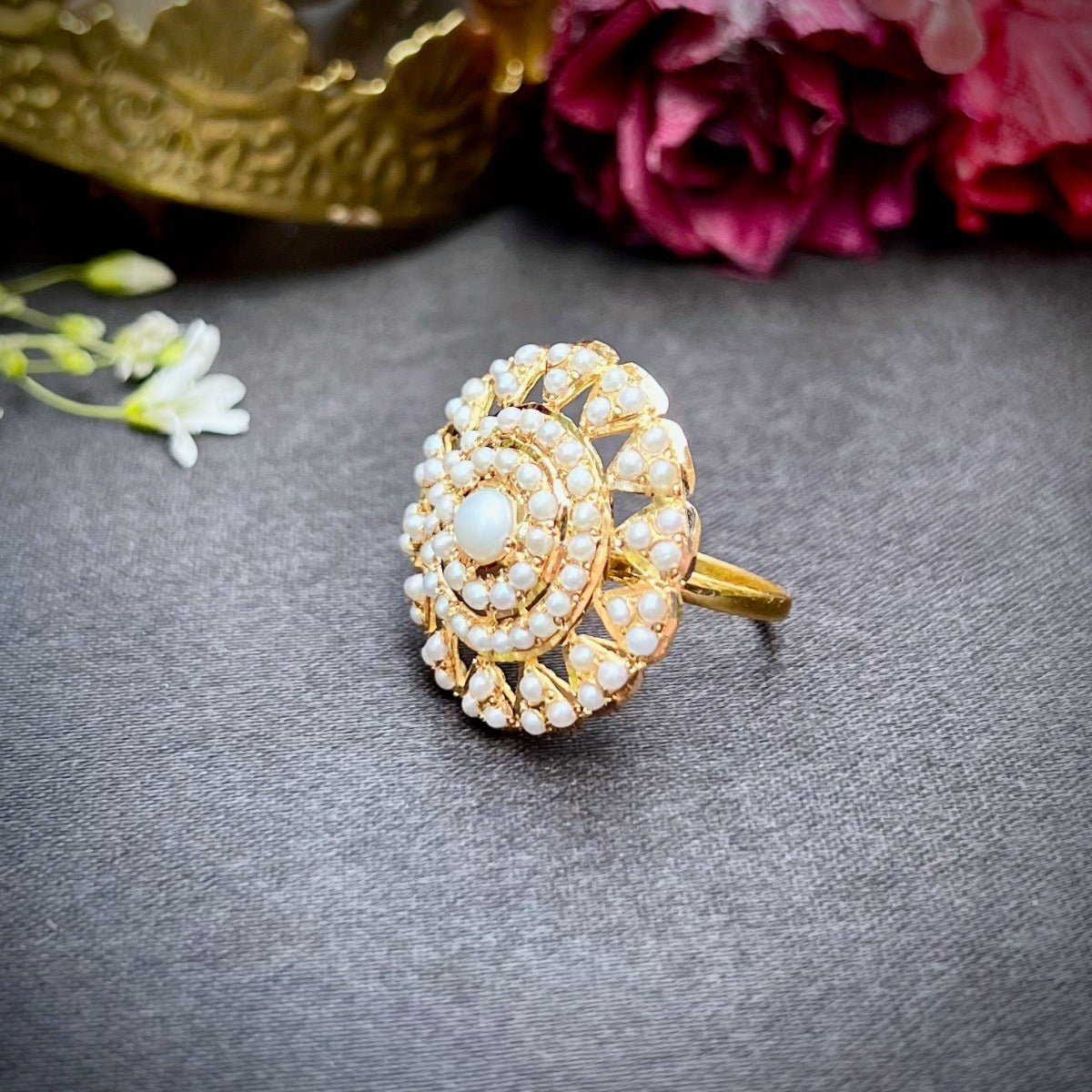lightweight jadau gold ring pearls