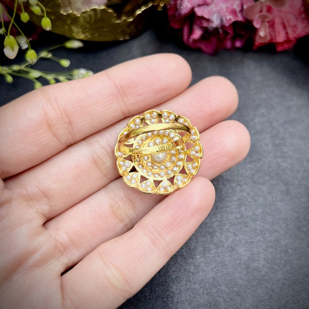 lightweight jadau gold ring pearls