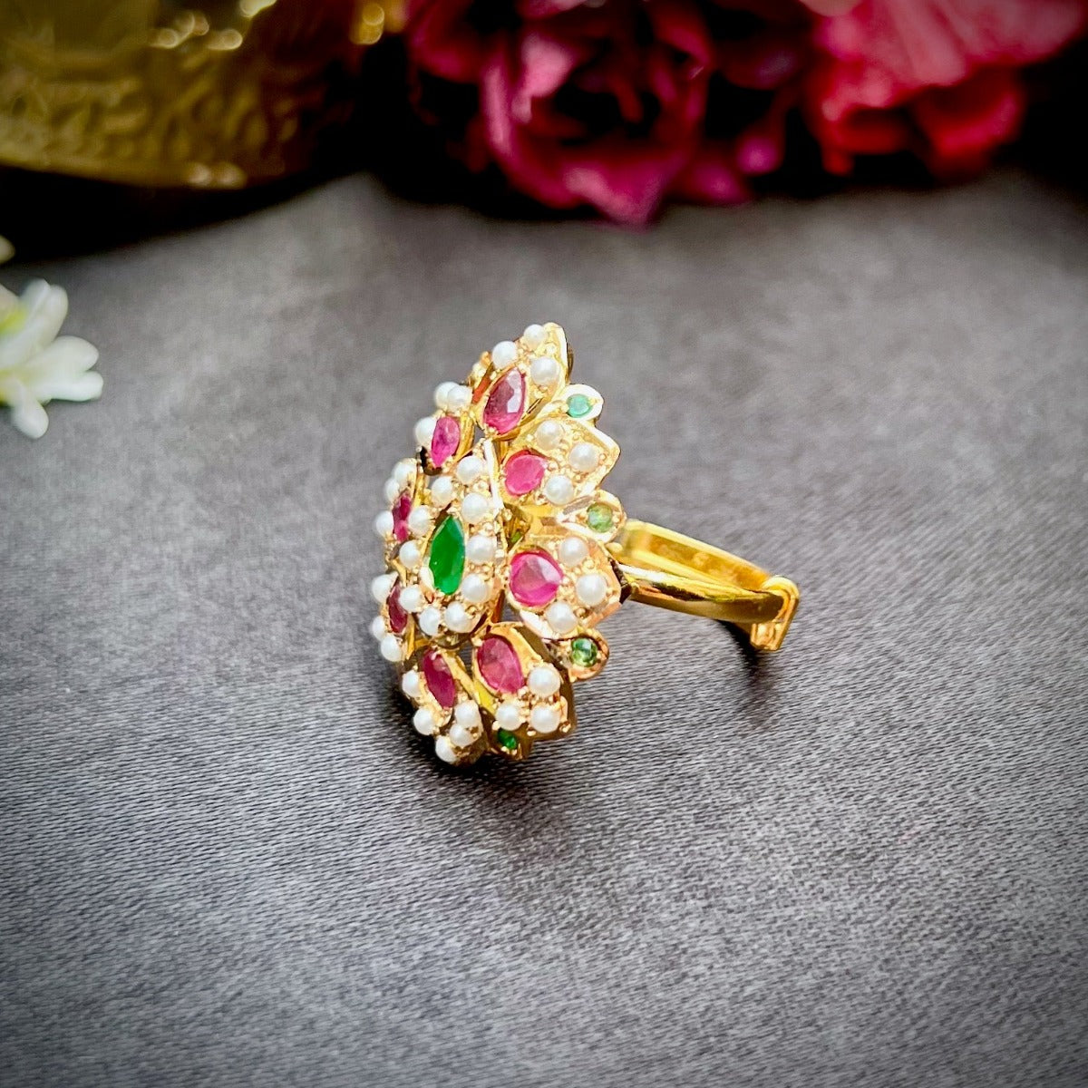 womens finger ring gold