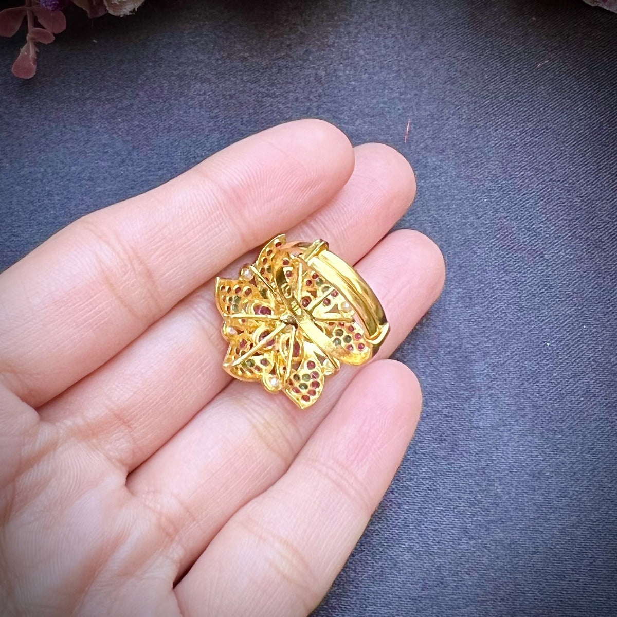womens jadau gold finger ring
