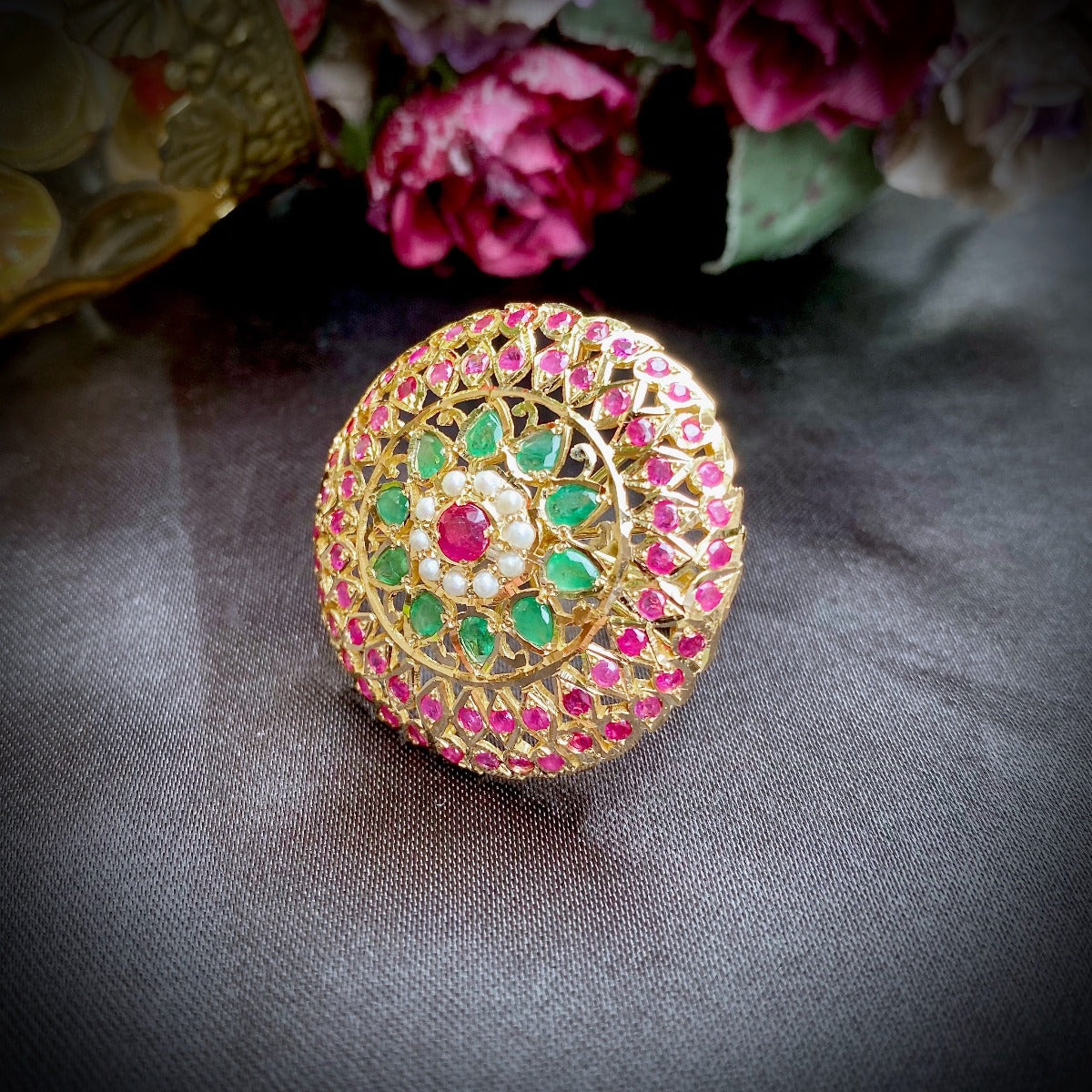 jadau cocktail ring ruby emerald