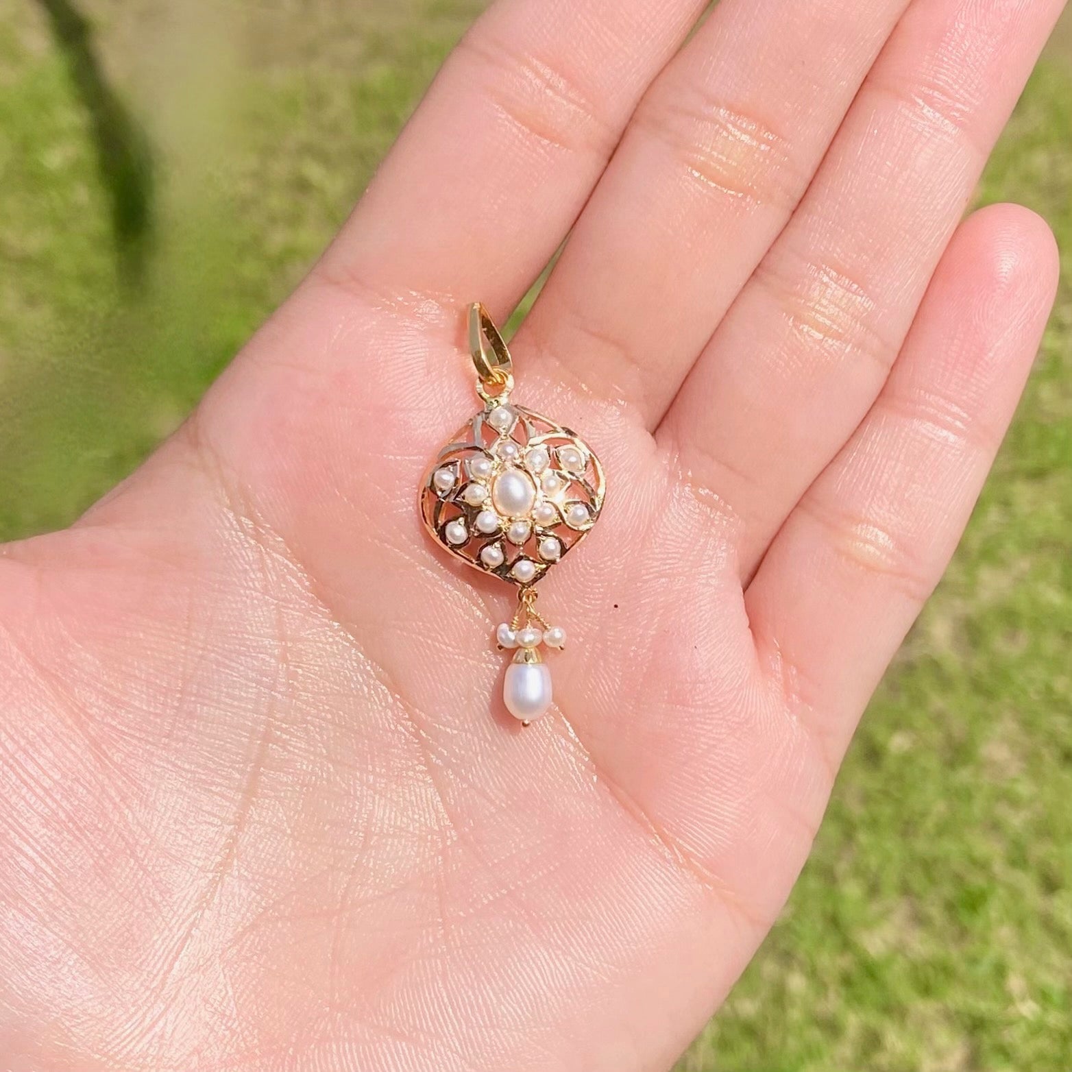 elegant pearl pendant in 22k gold gp 013