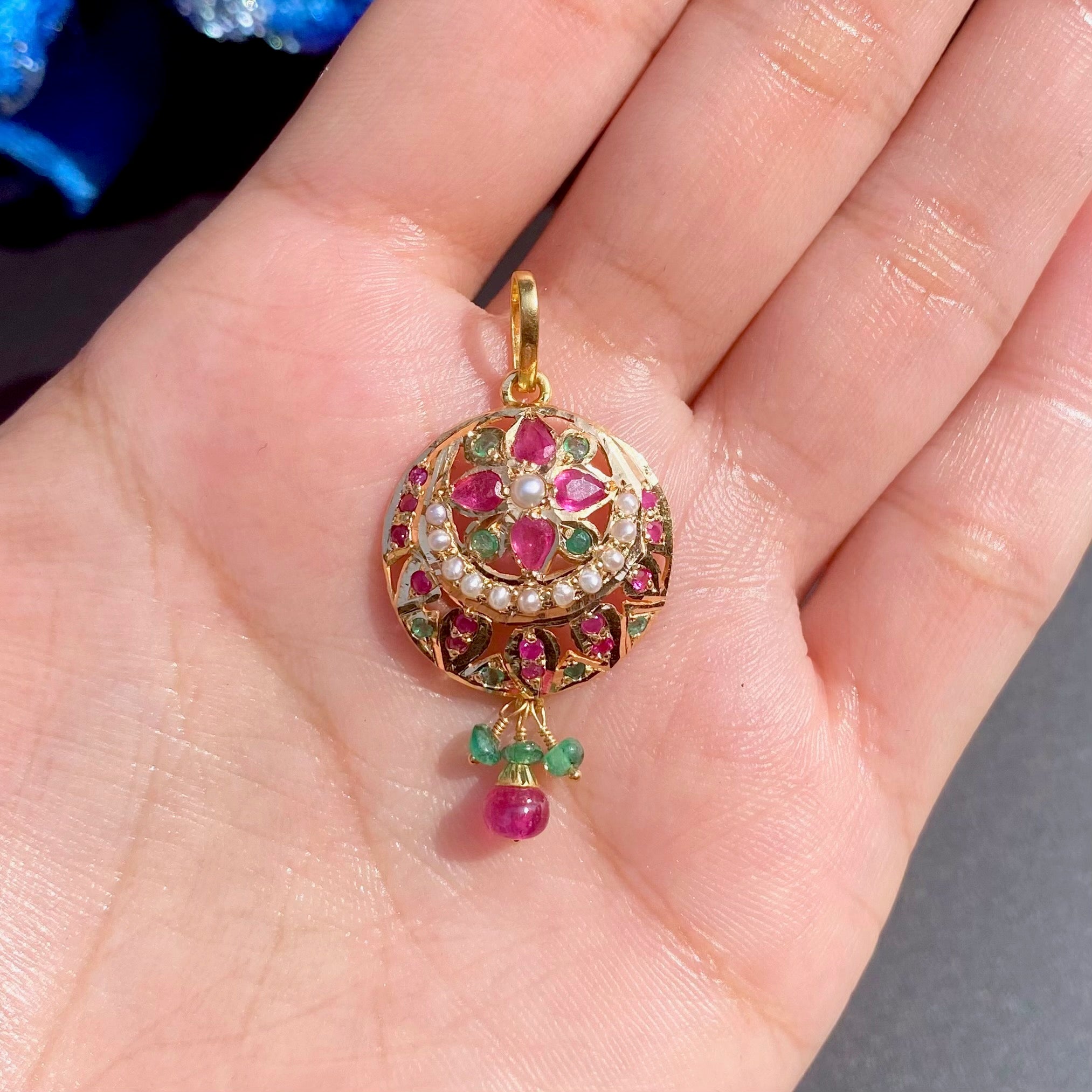 light weight jadau pendant in 22k gold gp 002