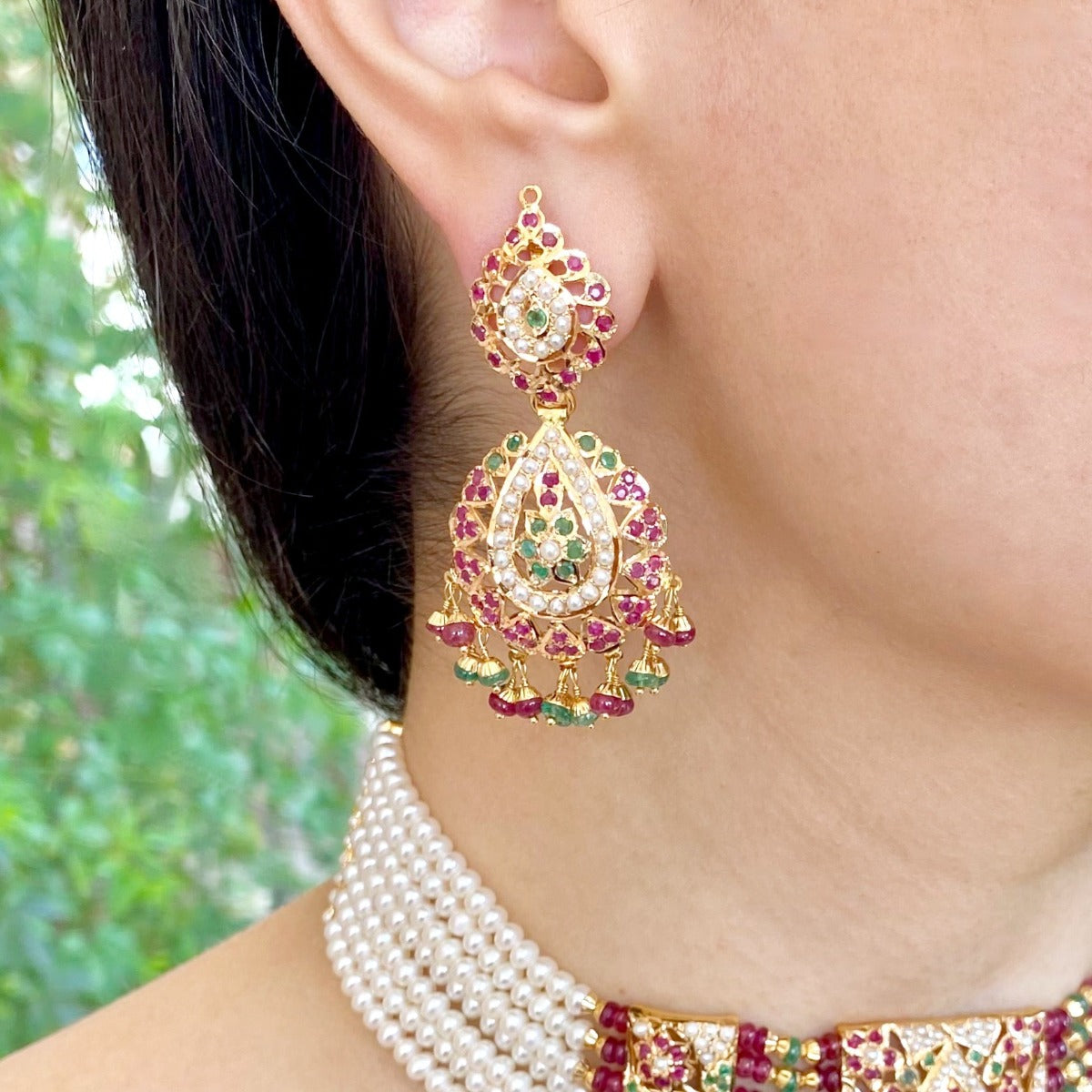 multicoloured choker necklace in 22k gold