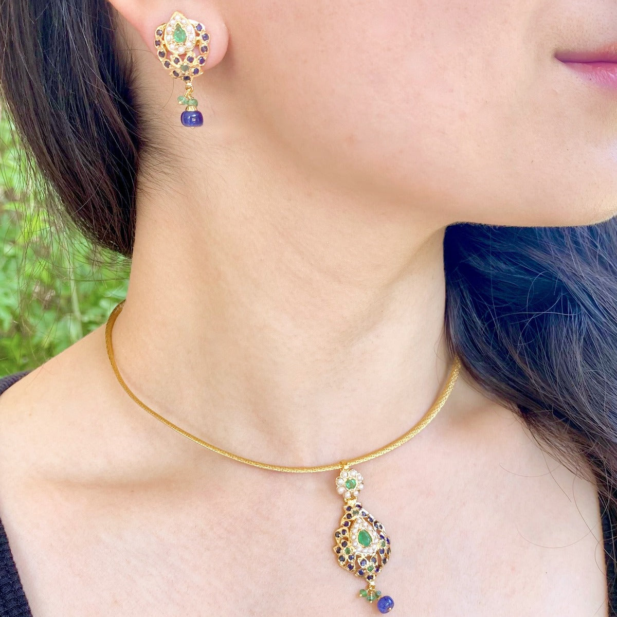 simple gold pendant set