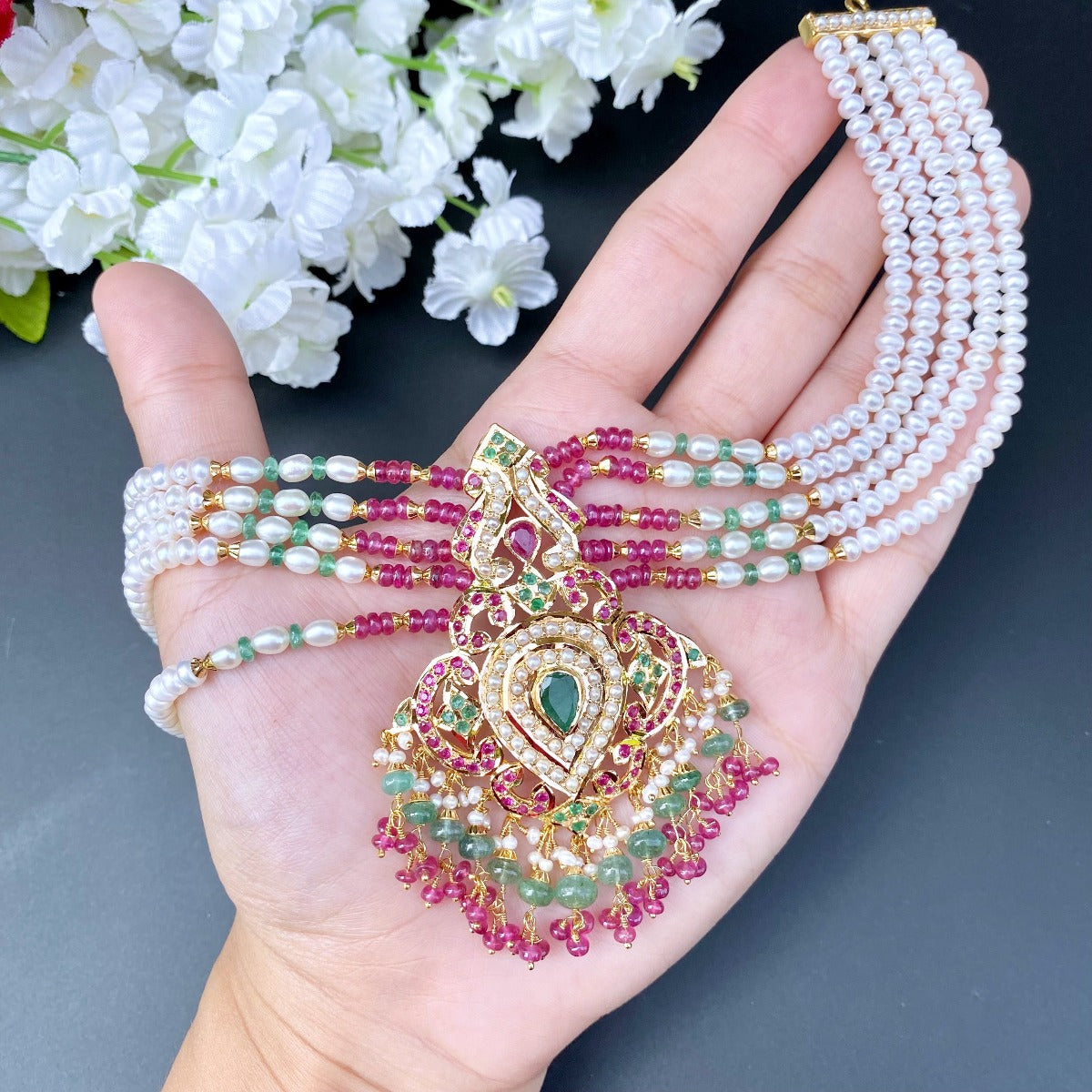 jadau choker on 22k gold
