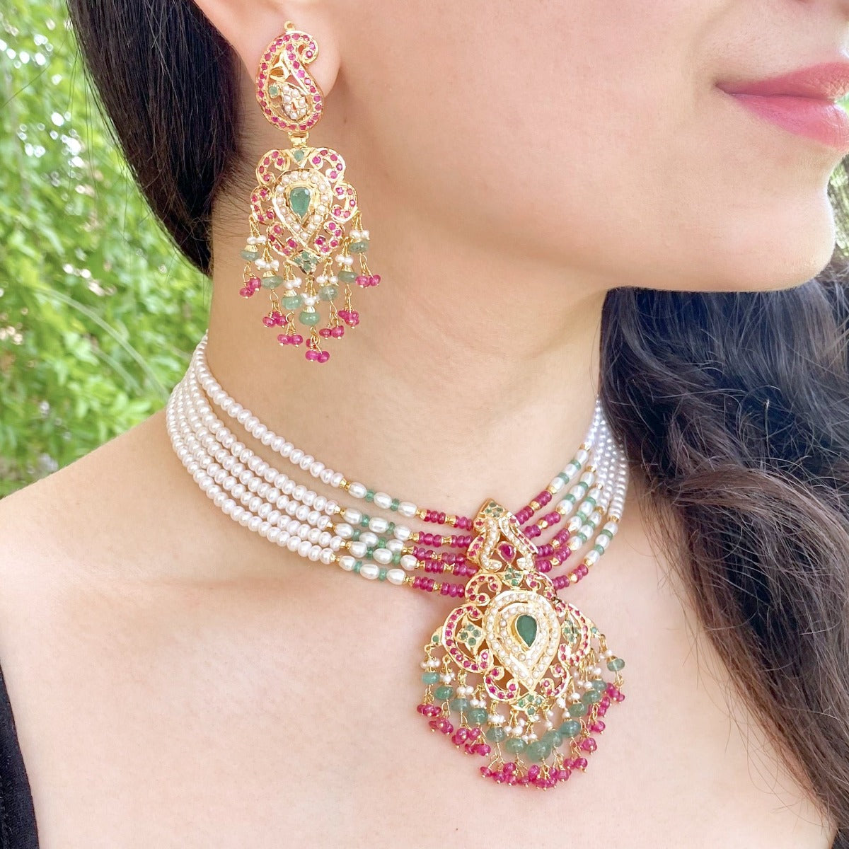 jadau choker on 22k gold