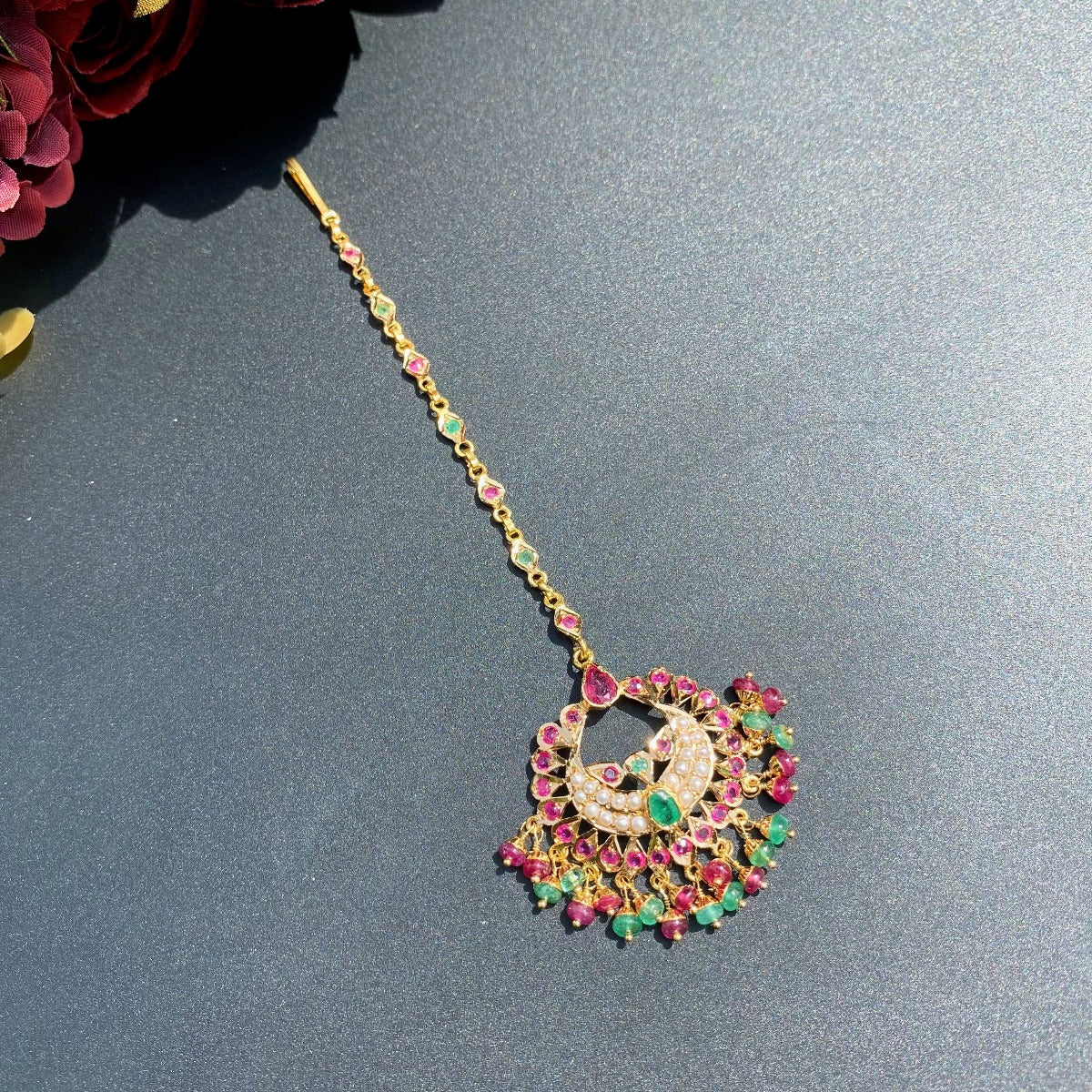 tricolored jadau mang tikka in 22k gold