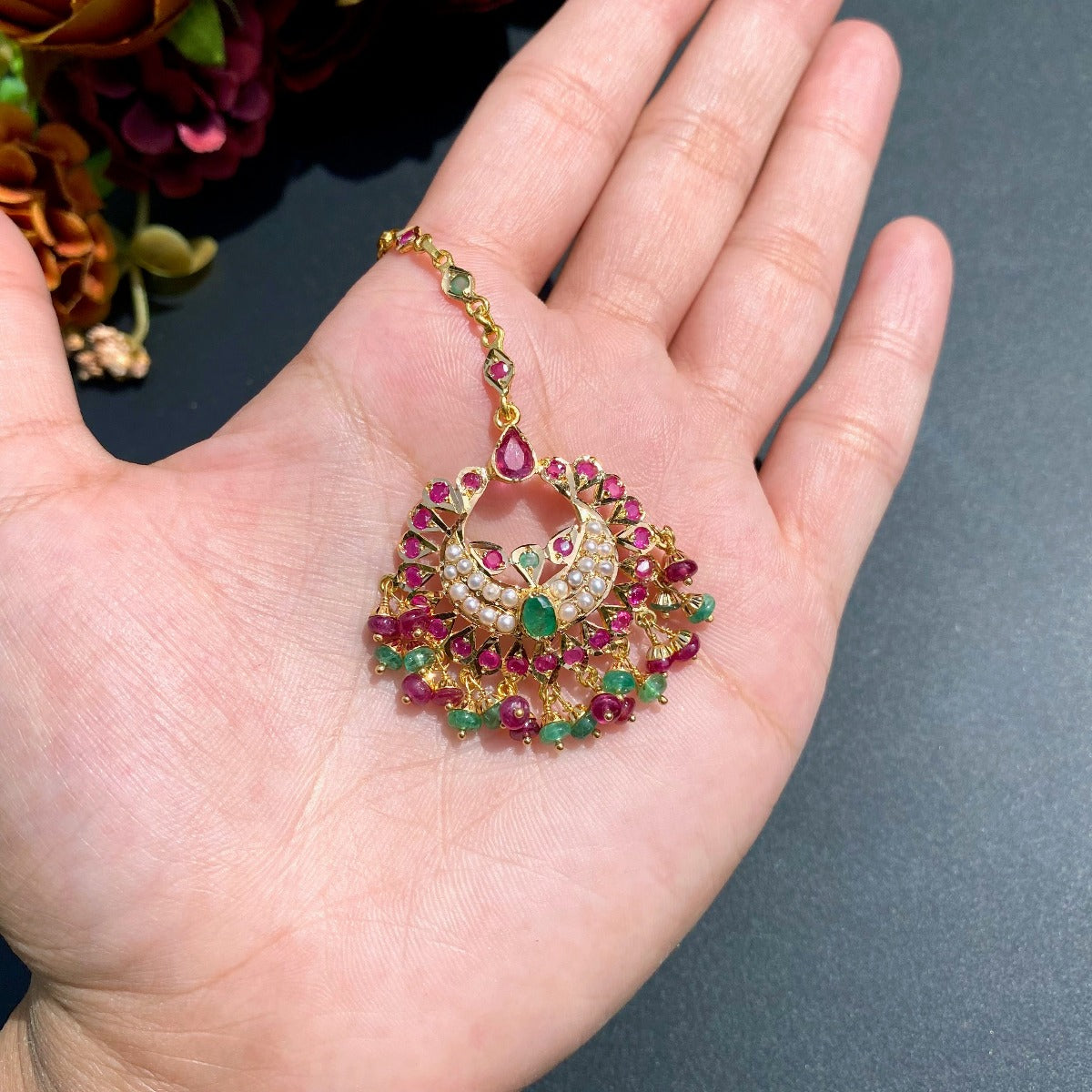 tricolored jadau mang tikka in 22k gold