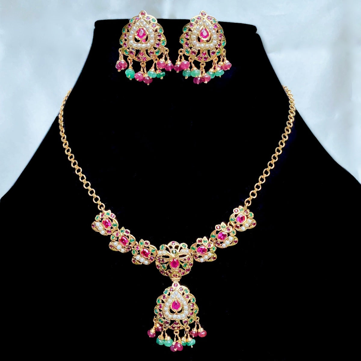 intricate jadau necklace