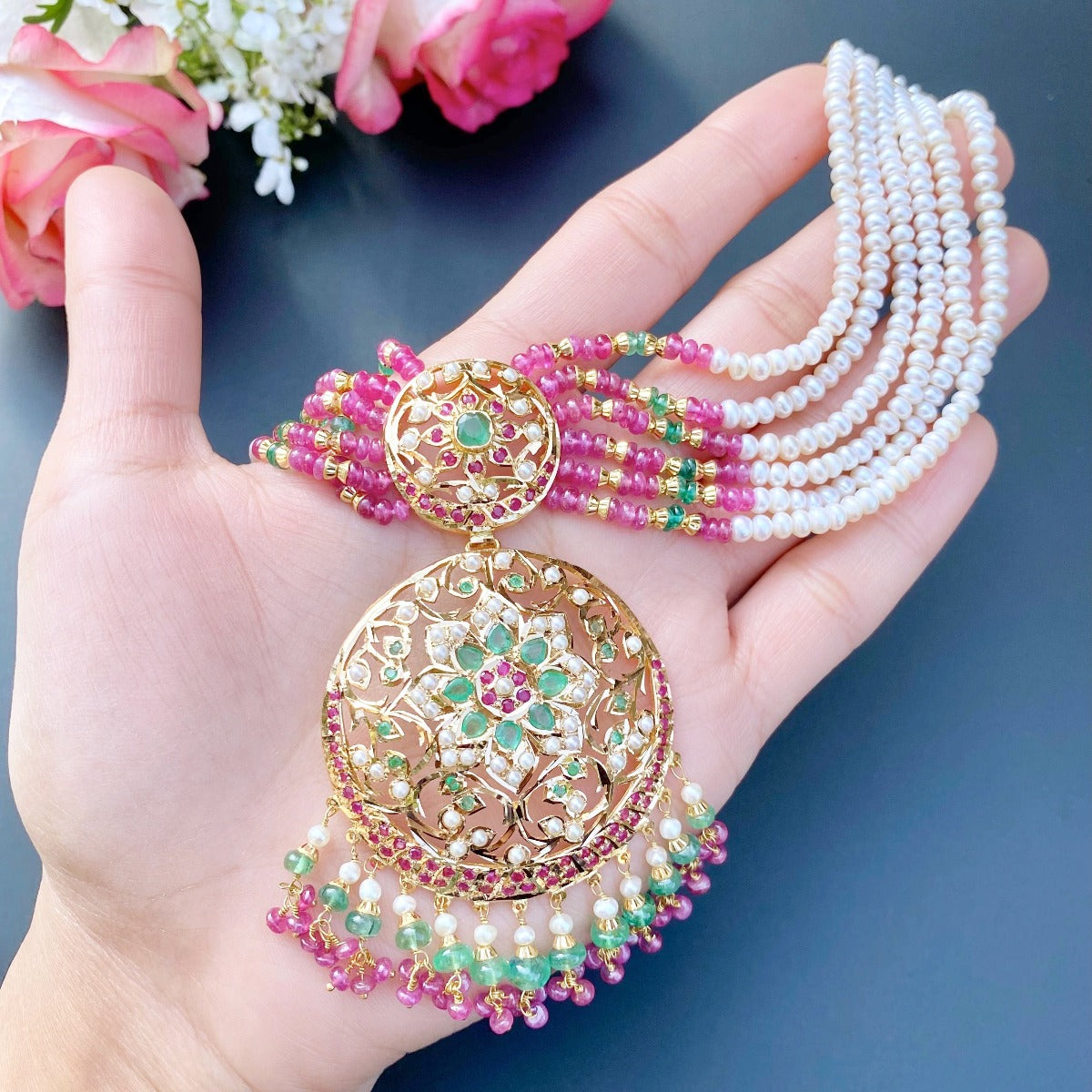 jadau jewelry set on solid gold