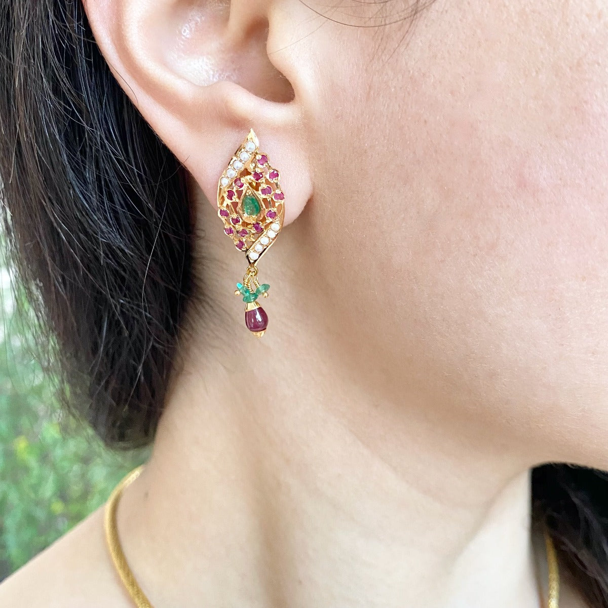 gifting ideas gold pendant sets