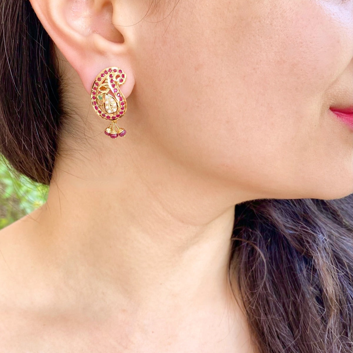 paisley shaped jadau studs gold