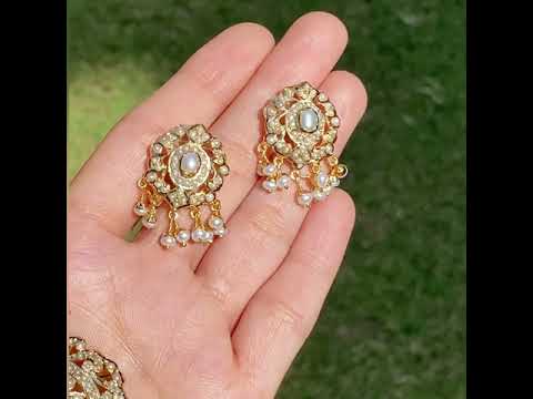 jadau pendant set studded with pearls