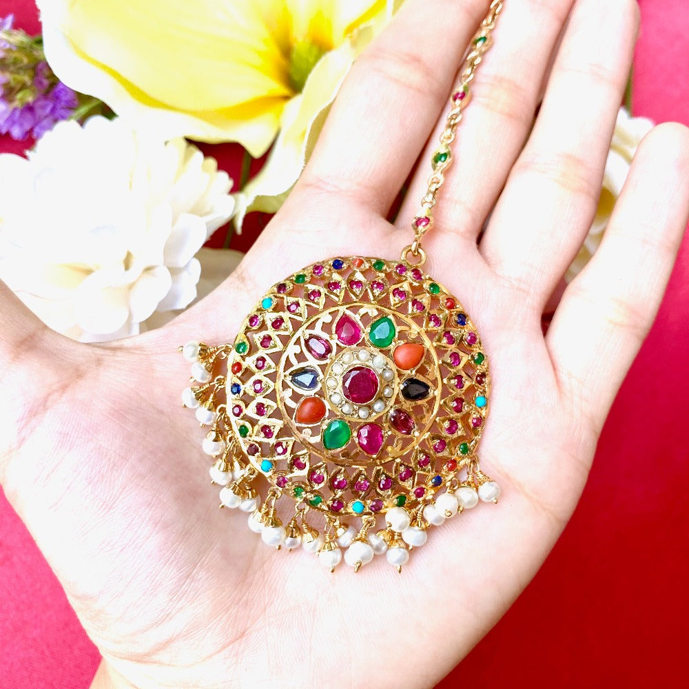 nauratan teeka for women