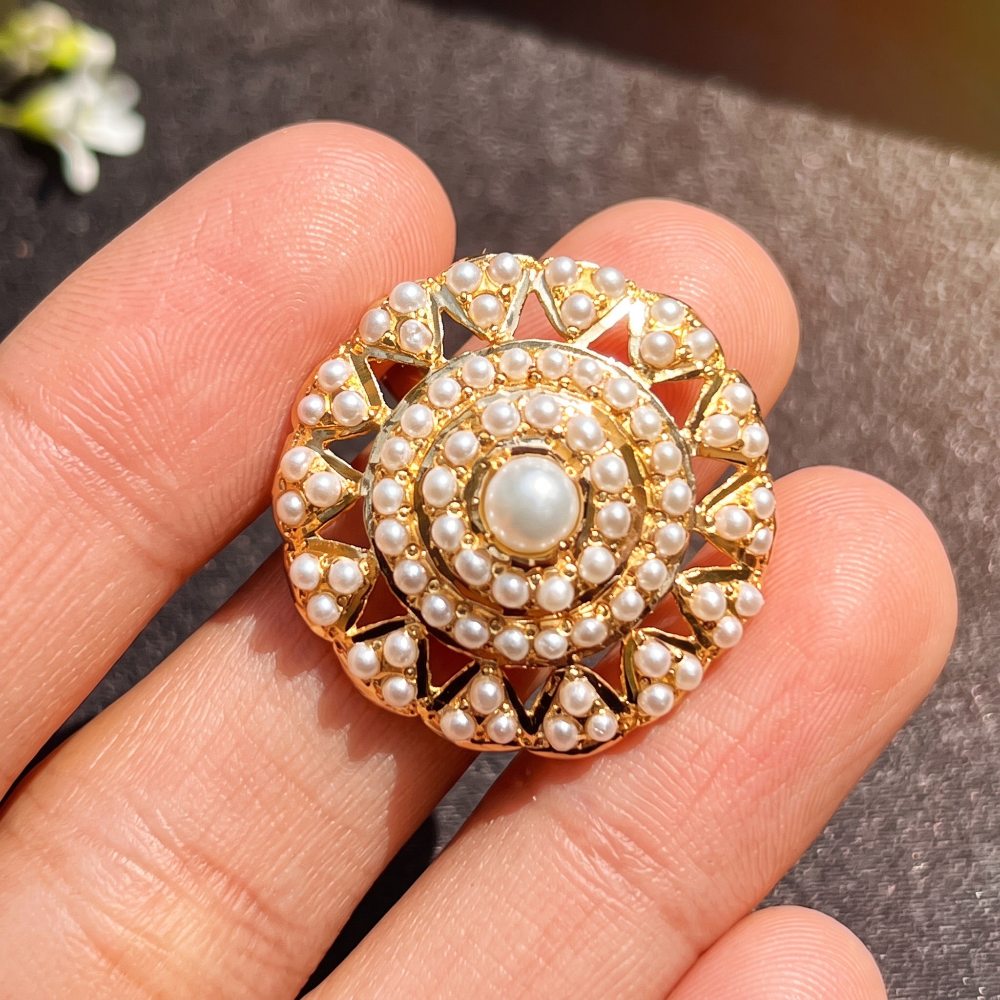 lightweight jadau gold ring pearls