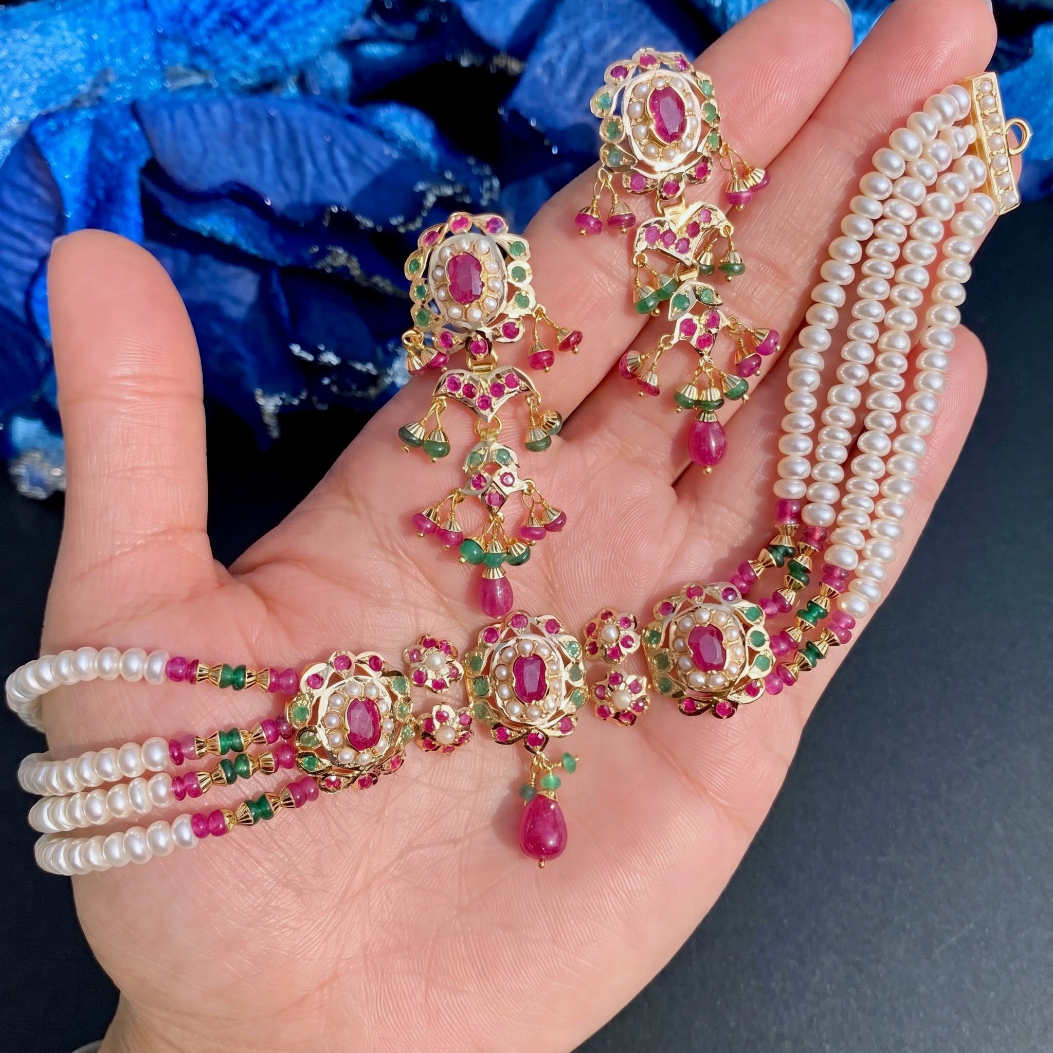 jewelry-gifts-in-gold.jpg