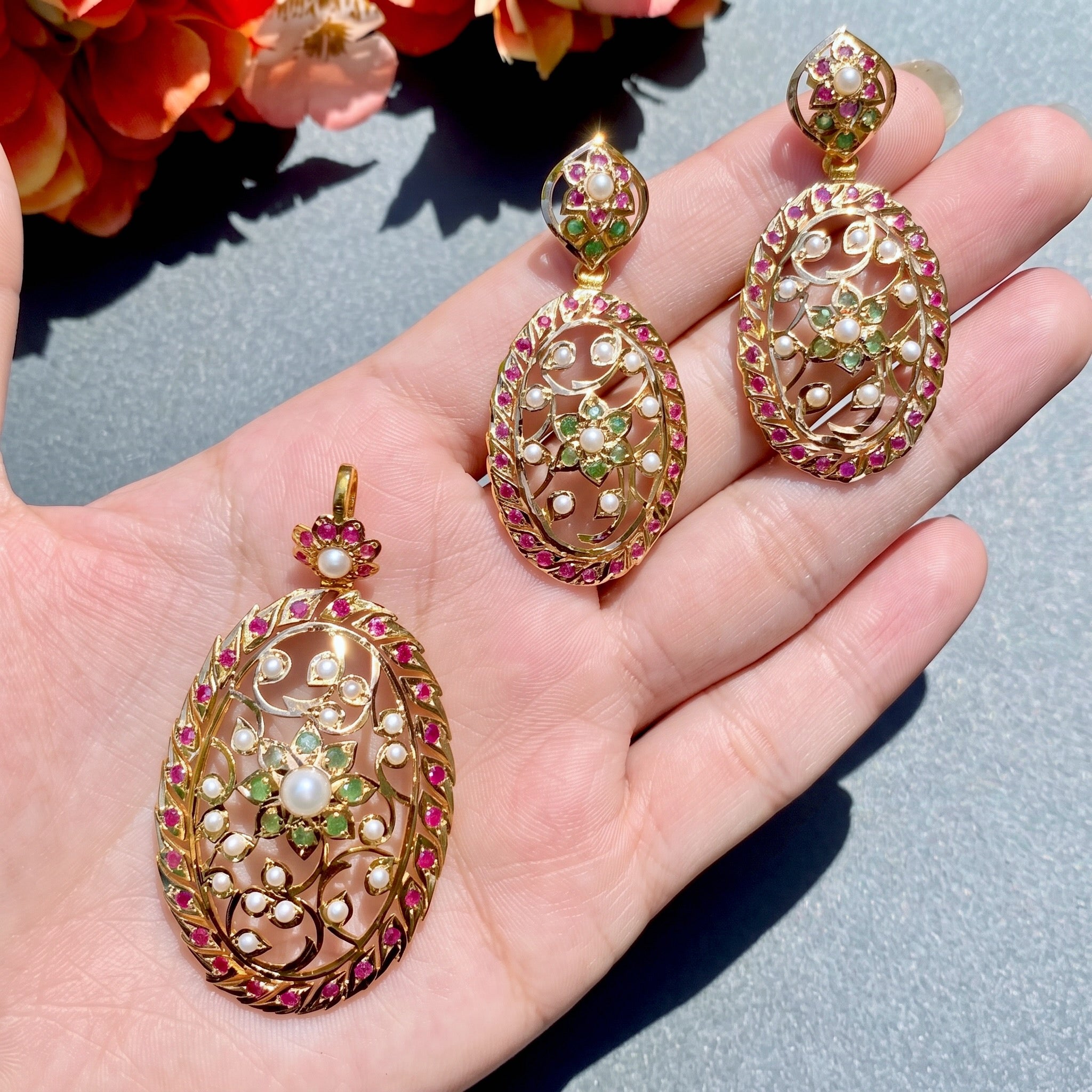 indo western bengali design pendant set in gold