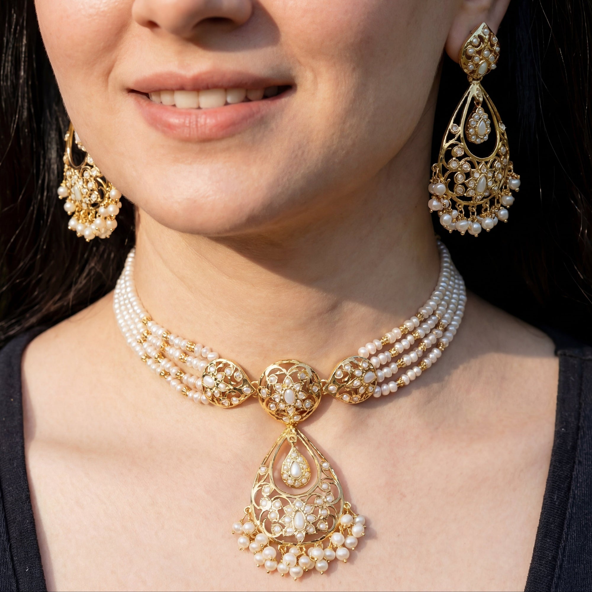 జడౌ చోకర్ నెక్లెస్ గోల్డ్ ప్లేటెడ్ సిల్వర్ సెట్‌తో ముత్యాలతో సెట్ చేయబడింది NS 050