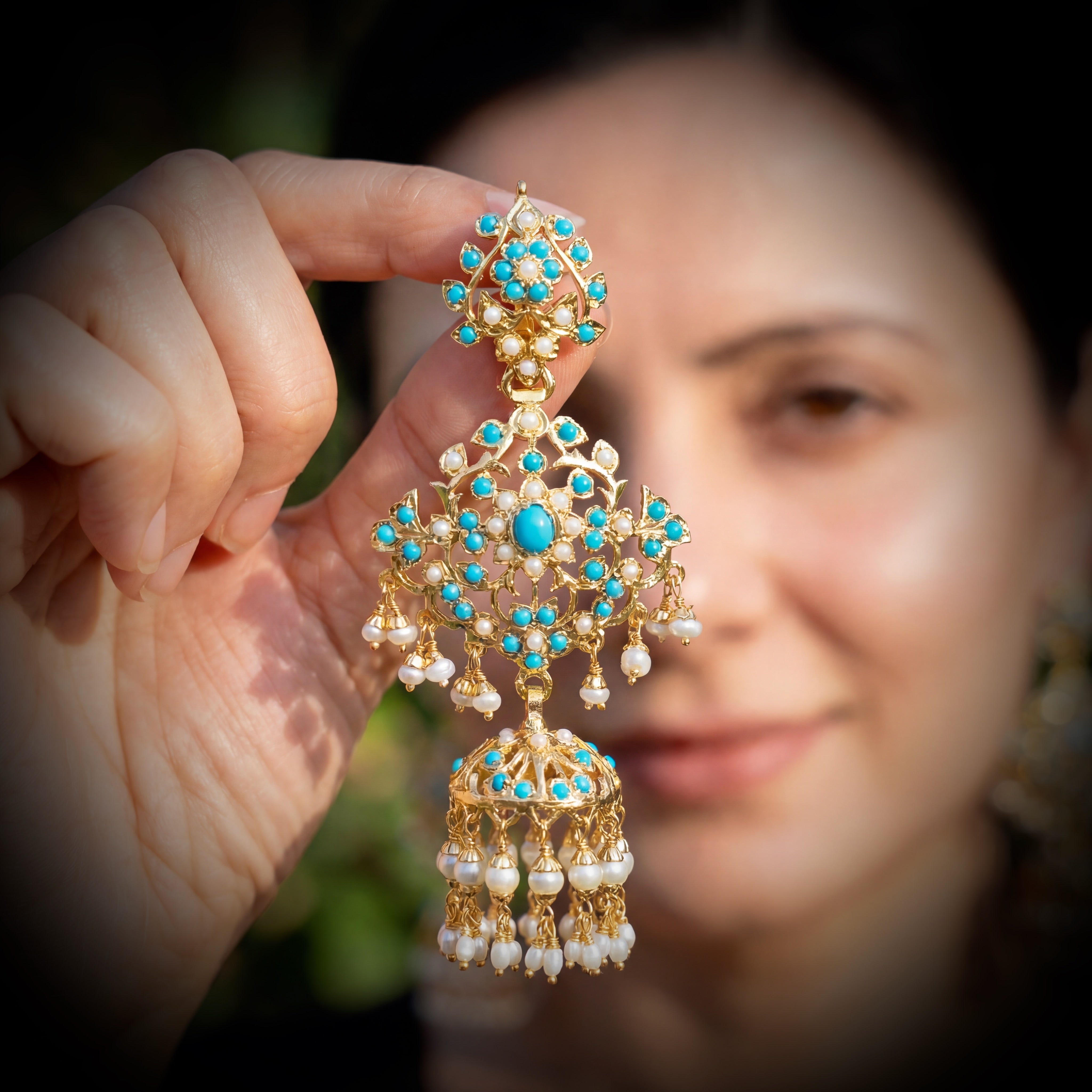 లాంగ్ పెర్ల్ &amp; ఫిరోజా ఝుమ్కా చెవిపోగులు | పురాతన డిజైన్ | గోల్డ్ ప్లేటింగ్ ER 331తో స్టెర్లింగ్ సిల్వర్