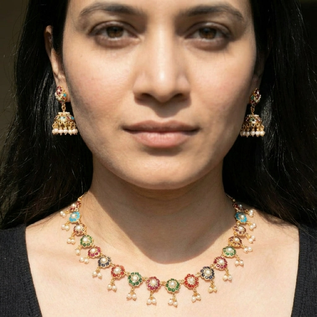 सोबर और मिनिमलिस्ट नेकलेस सेट | गोल्ड प्लेटेड नवरात्रि सेट NS 335