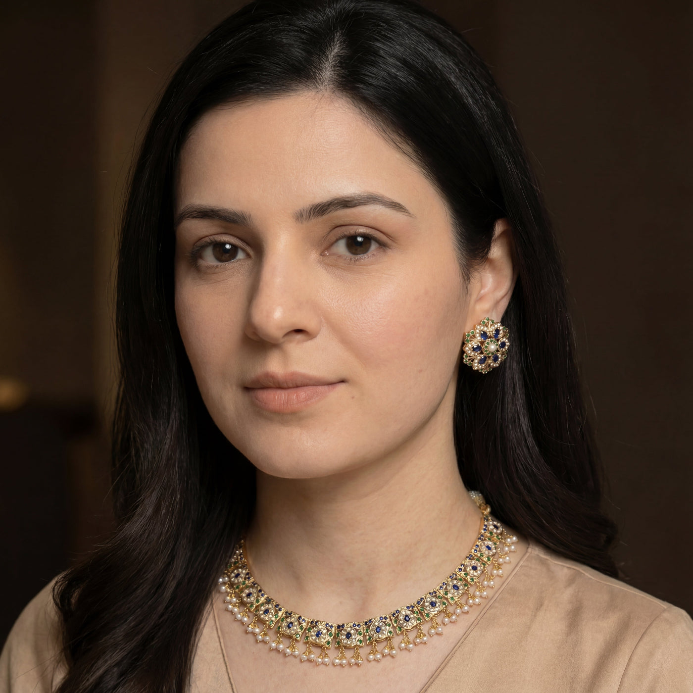 స్టేట్‌మెంట్ స్టడ్స్‌తో కూడిన జడౌ నెక్లెస్ | నీలమణి-ఎమరాల్డ్ కాంబినేషన్ NS 315