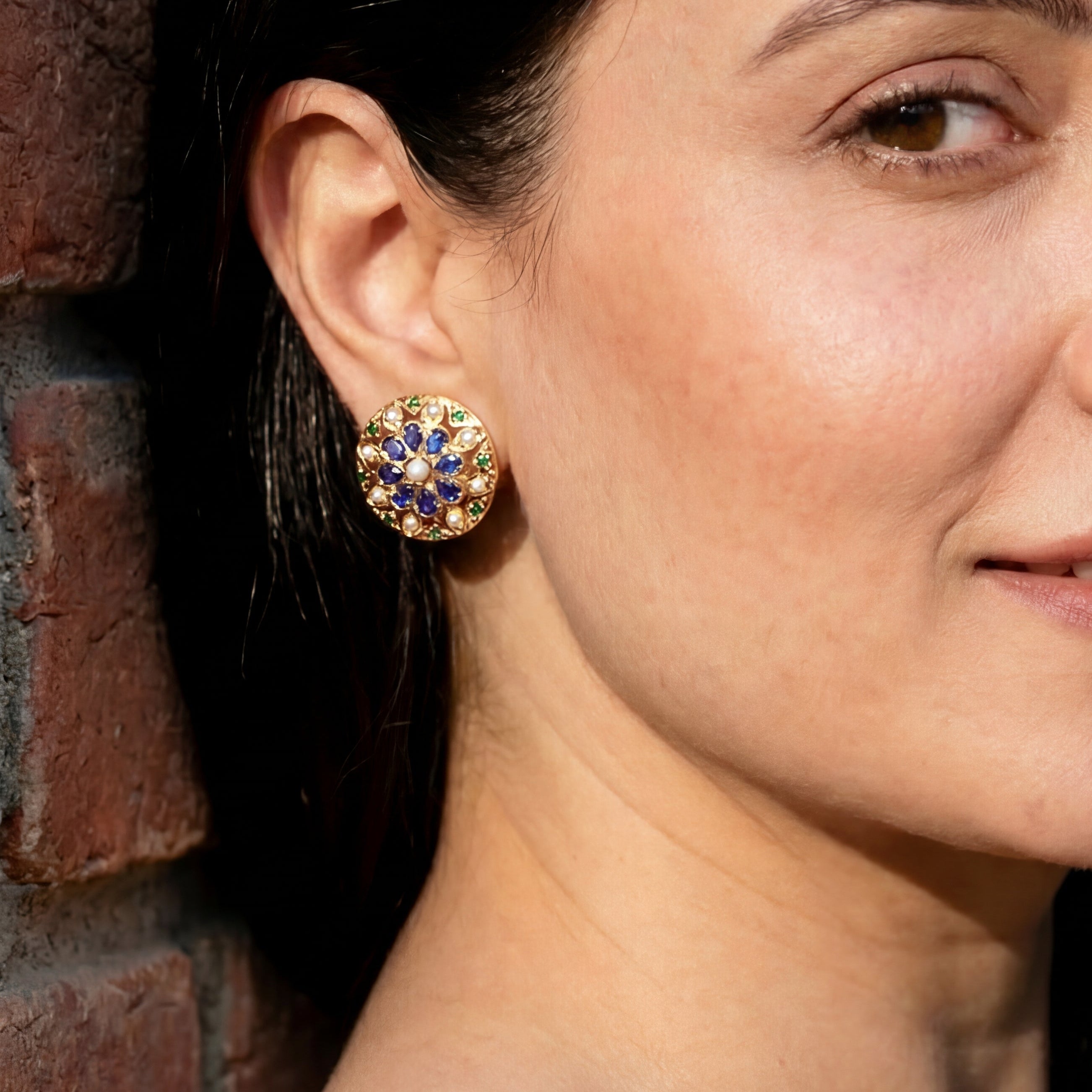 92.5 వెండి బంగారు పూత పూసిన ఆభరణాలు | బాలికల కోసం రౌండ్ బ్లూ స్టడ్స్ ER 467