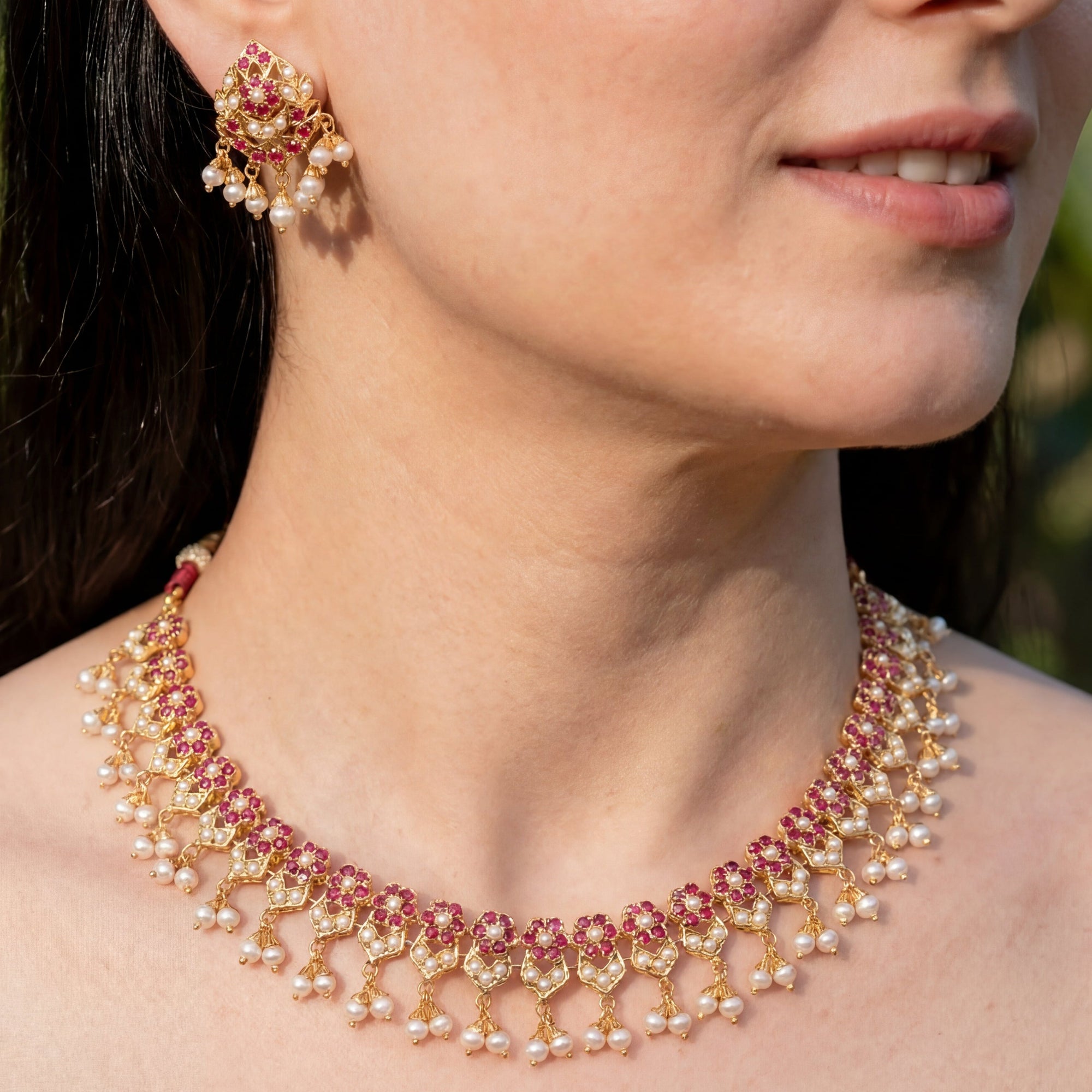 सोबर और सिंपल गोल्ड प्लेटेड सेट | रूबी पर्ल जड़ाऊ सेट NS 330