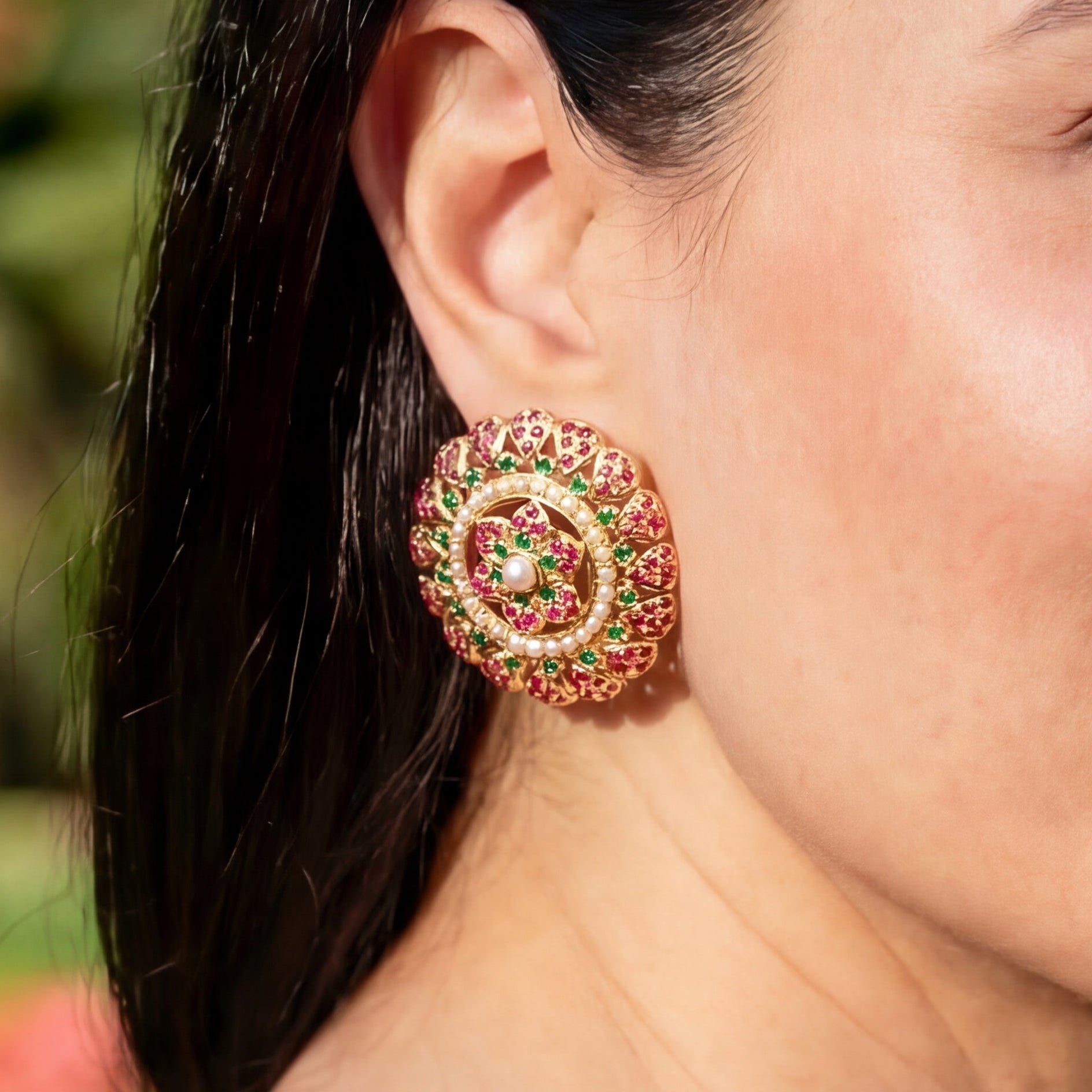 పెద్ద రౌండ్ జడౌ స్టడ్ చెవిపోగులు | వెండి ER 186పై బంగారం పూత పూయబడింది