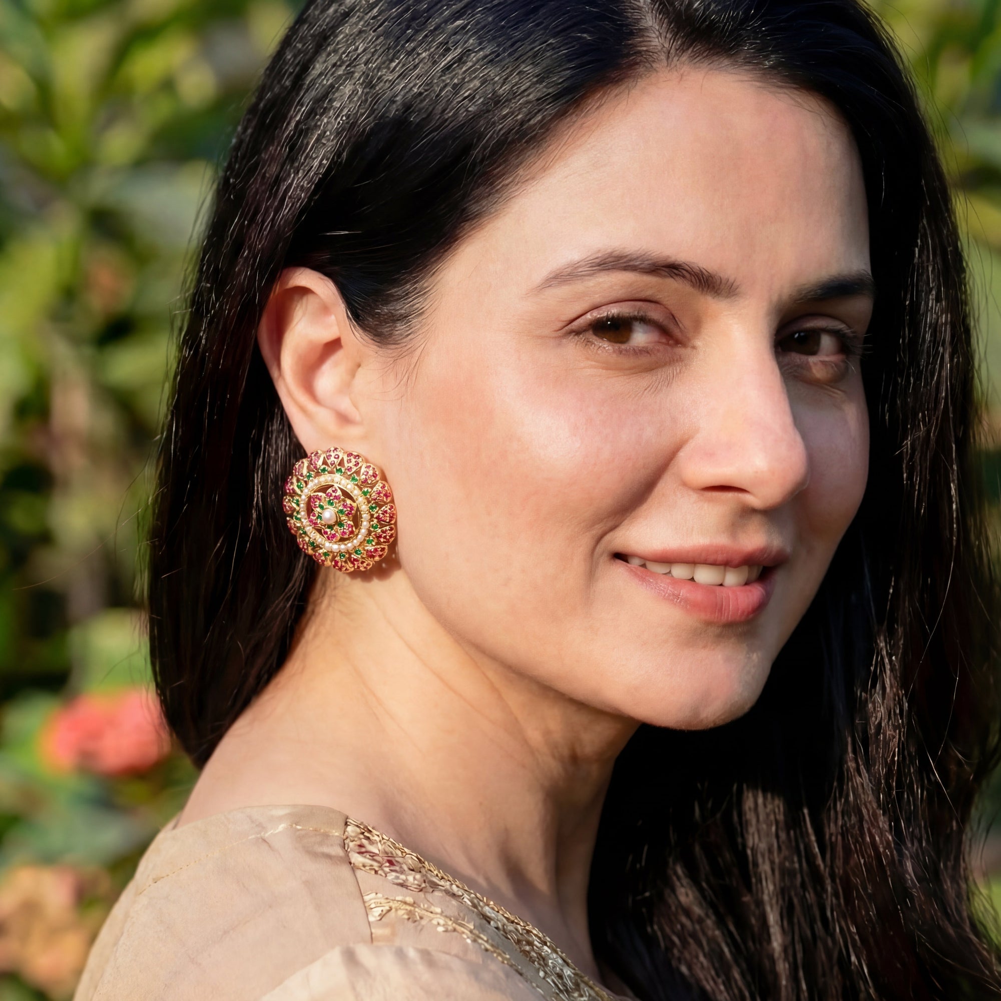 పెద్ద రౌండ్ జడౌ స్టడ్ చెవిపోగులు | వెండి ER 186పై బంగారం పూత పూయబడింది