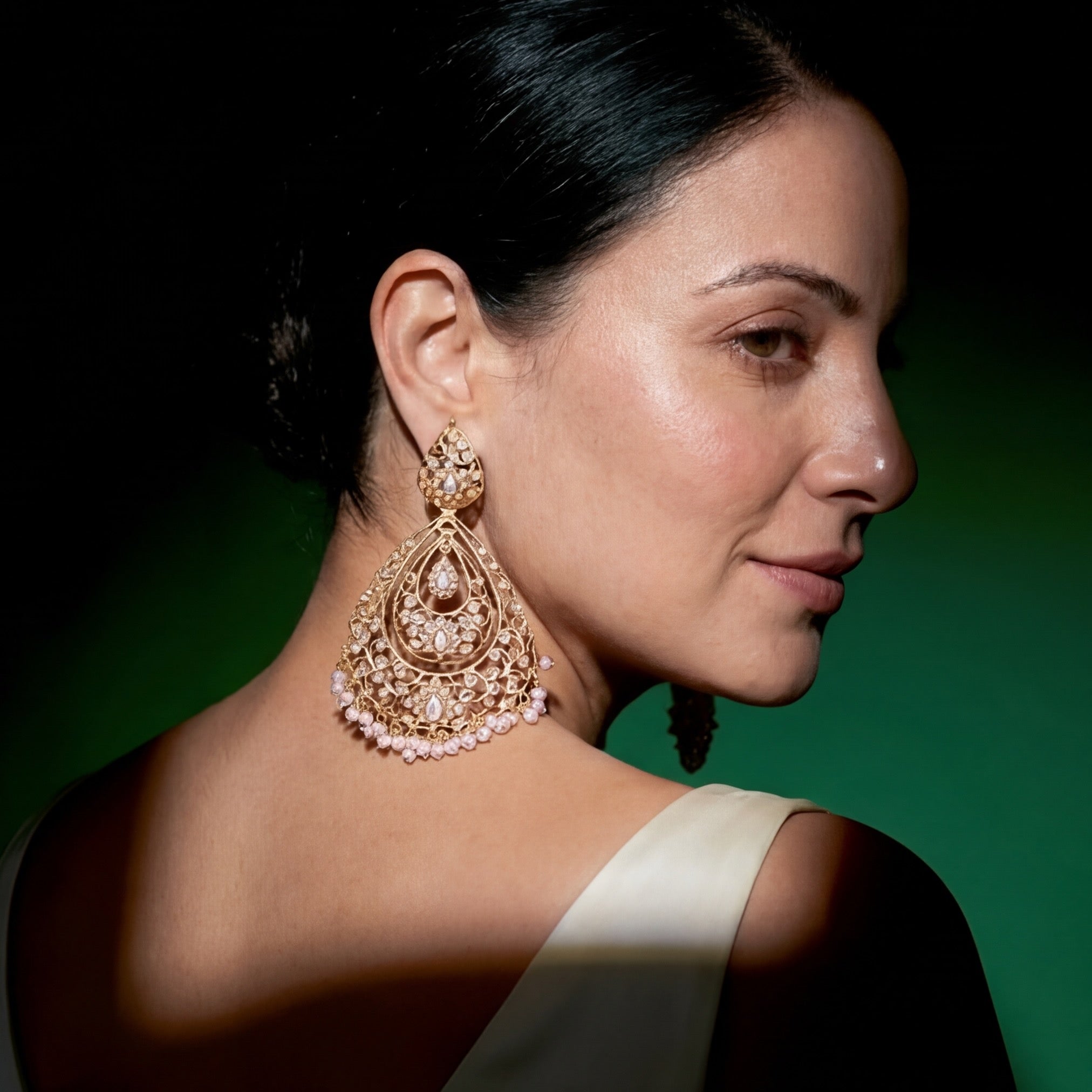 स्टर्लिंग सिल्वर ER 382A पर गोल्ड प्लेटेड पर्ल डैंग्लर