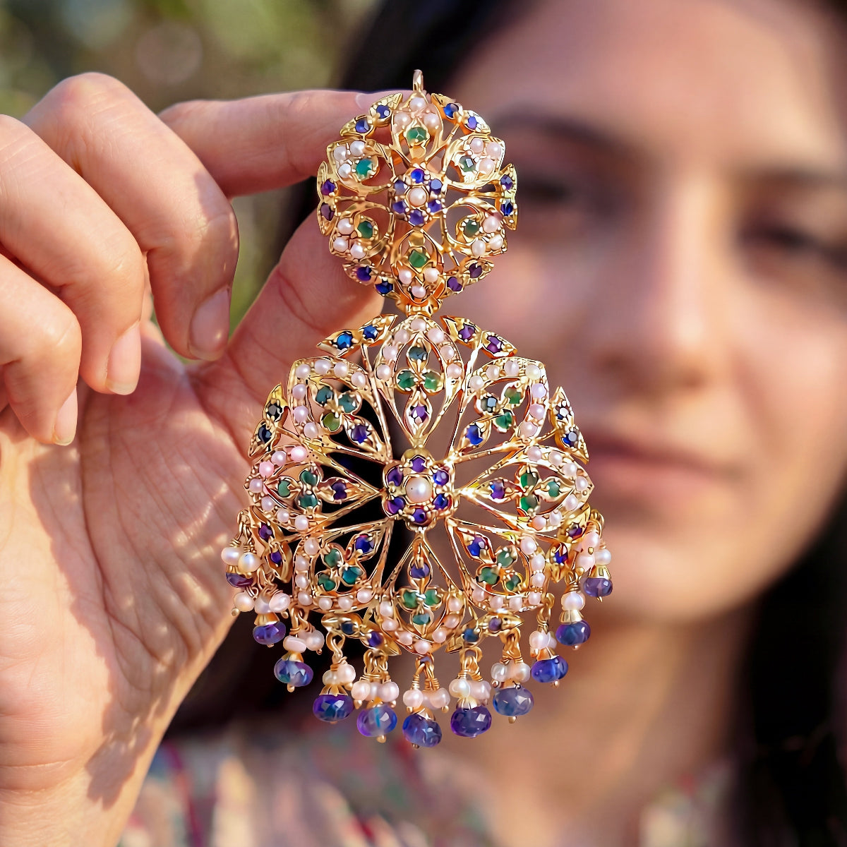 गोल्ड प्लेटेड सिल्वर ER 309 में बहुरंगी स्टेटमेंट इयररिंग