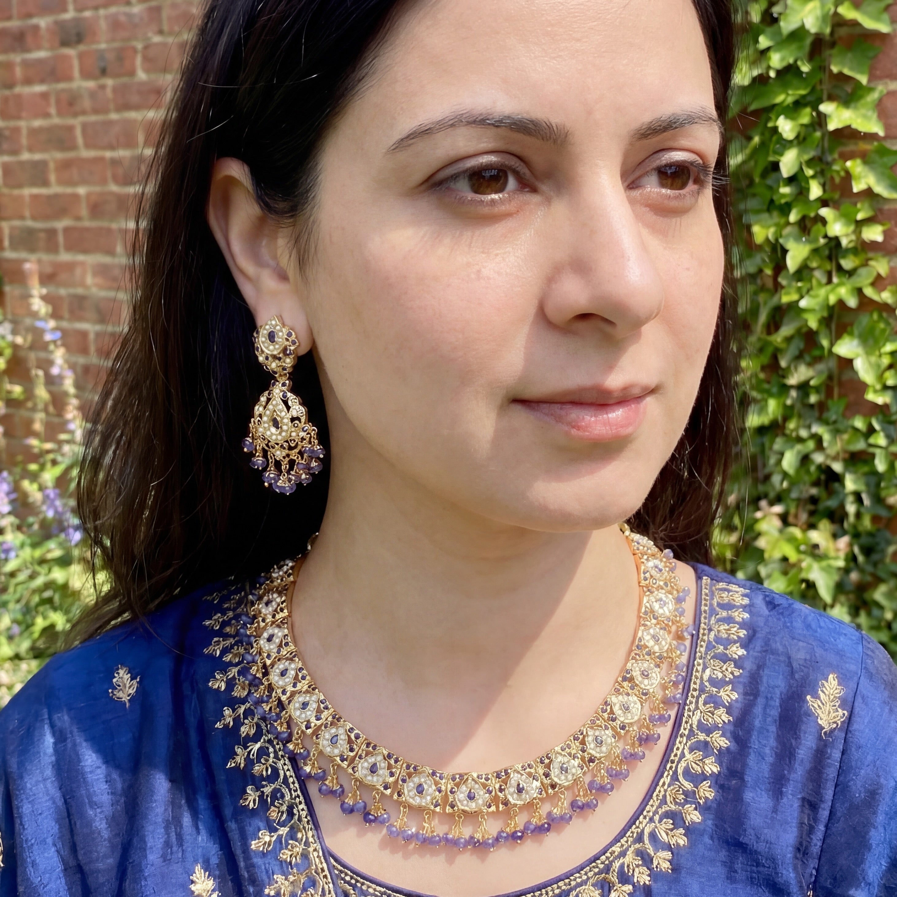 గోల్డ్ ప్లేటెడ్ బ్లూ నీలమణి &amp; ముత్యాల సెట్ | సోబర్ &amp; సొగసైన జ్యువెలరీ NS 264