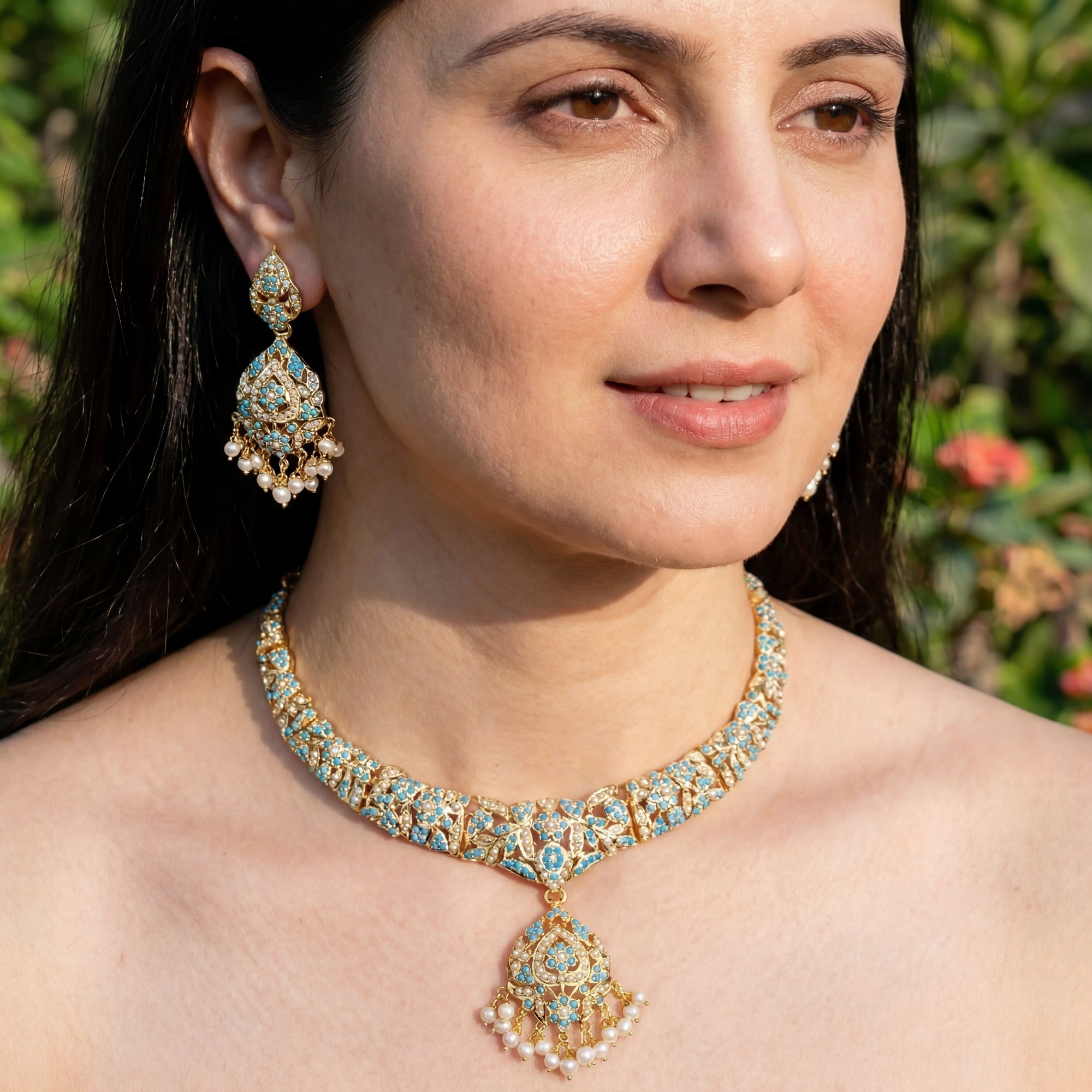 పాత ప్రపంచ ఆకర్షణ ఆభరణాలు | క్లాసిక్ పెర్ల్ మరియు టర్కోయిస్ సెట్ | బంగారు పూతతో కూడిన వెండి NS 188