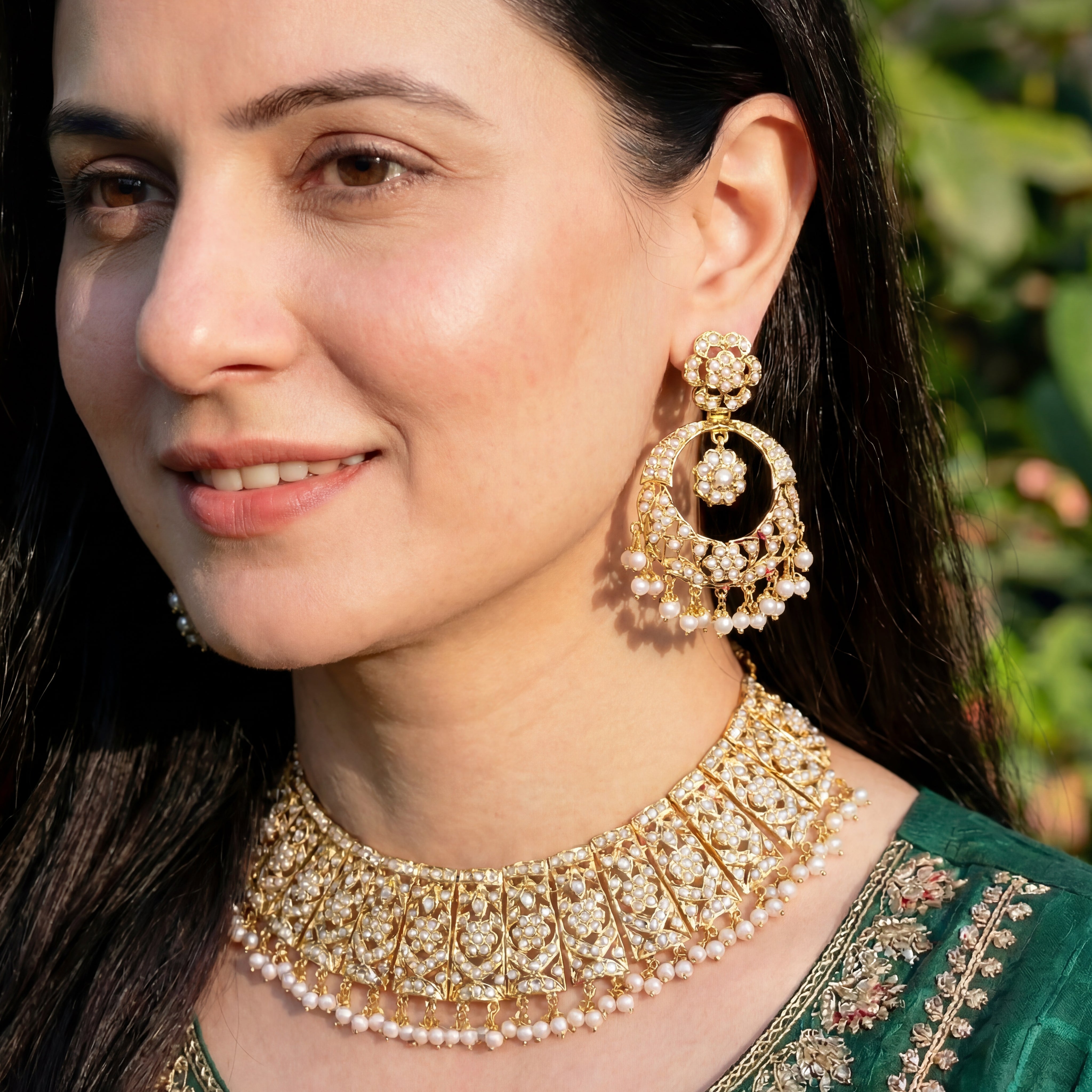 क्लासिक पर्ल गुलूबंद सेट | स्टर्लिंग सिल्वर NS 122 पर गोल्ड प्लेटेड जड़ाऊ सेट