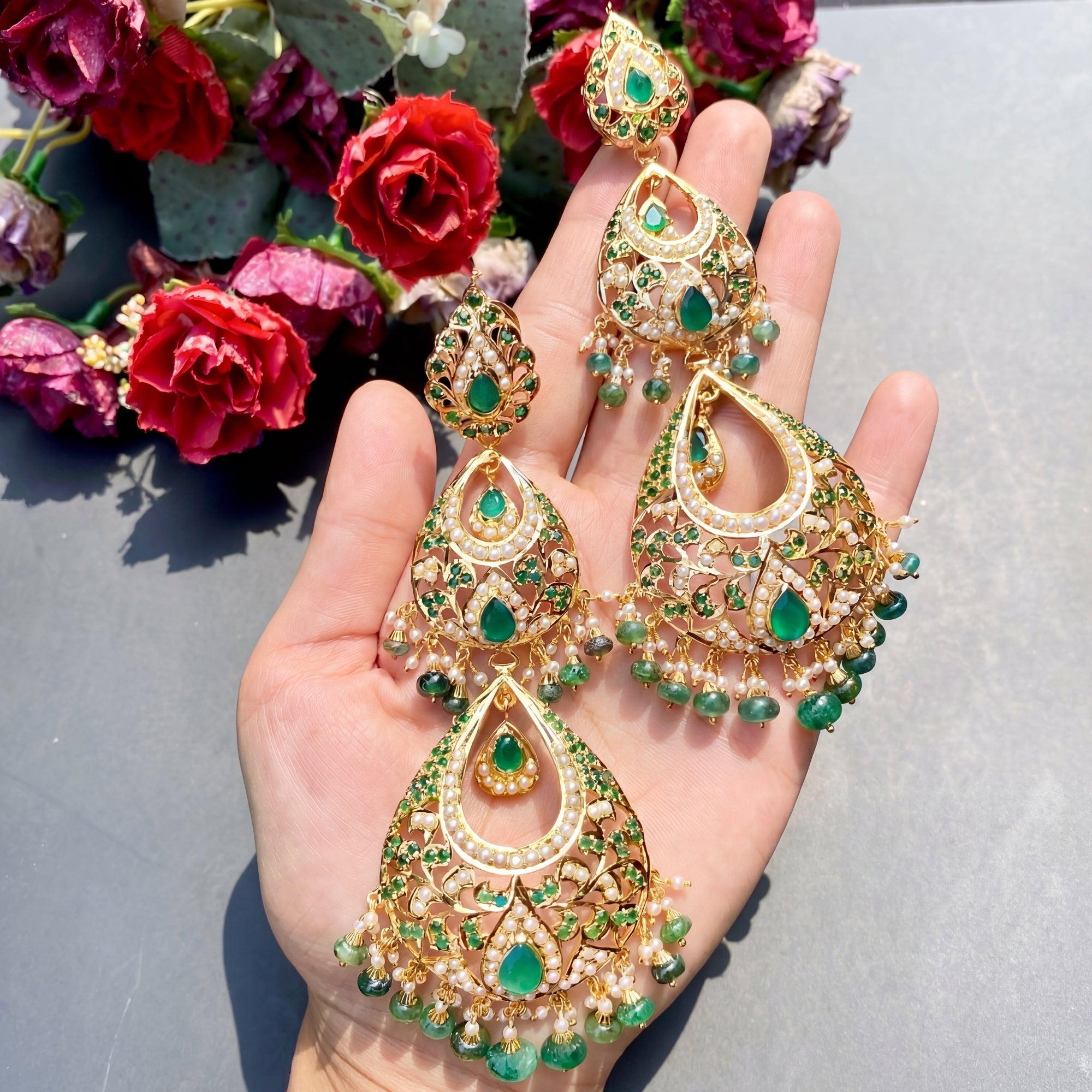 స్టేట్మెంట్ పచ్చ చెవిపోగులు | అదనపు పొడవైన డాంగ్లర్స్ | బంగారు పూతతో వెండి ER 528