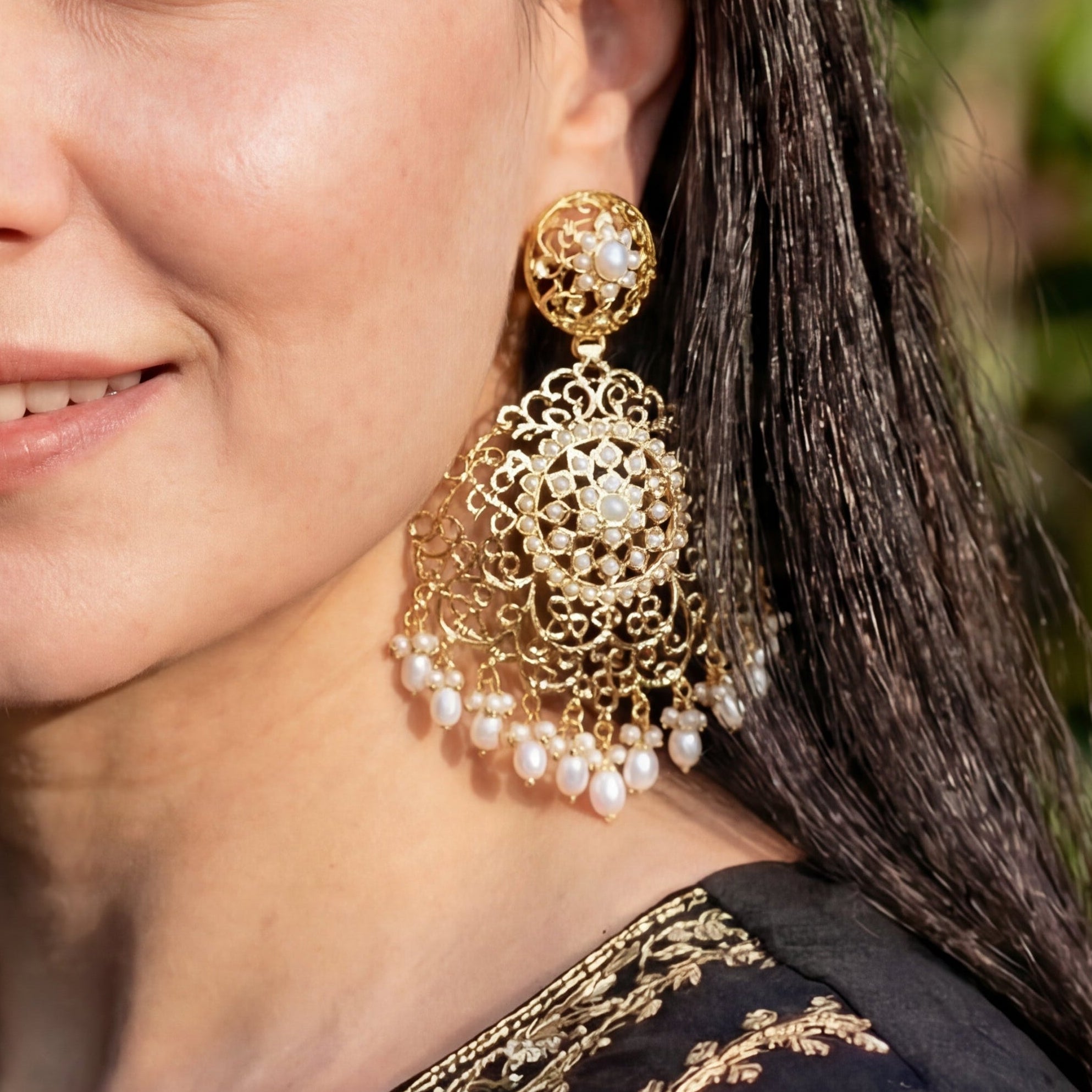 गोल्ड प्लेटेड ओवरसाइज़्ड पर्ल ड्रॉप इयररिंग सिल्वर ER 359 में