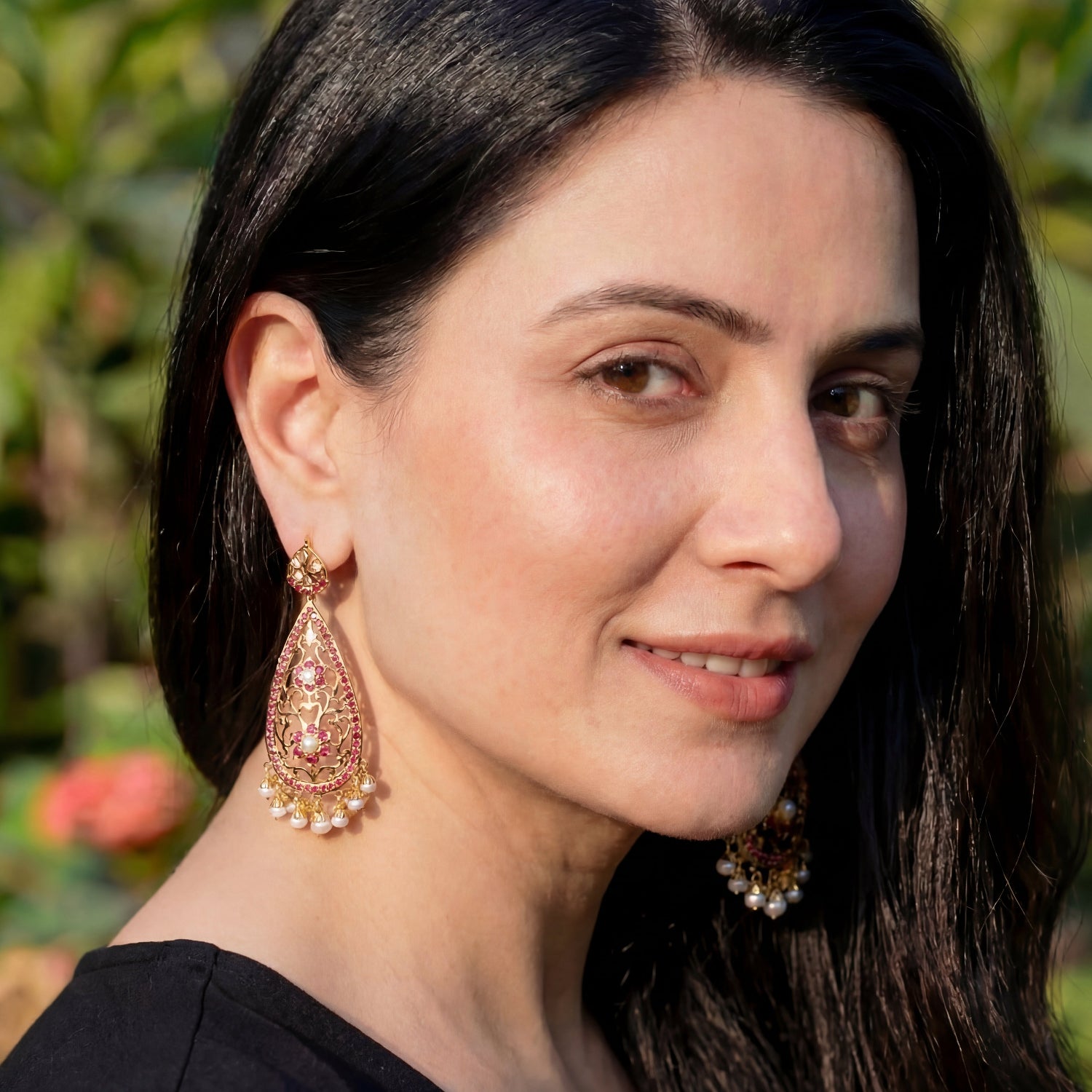 925 सिल्वर ईआर 481 में गोल्ड प्लेटेड रूबी पर्ल इयररिंग