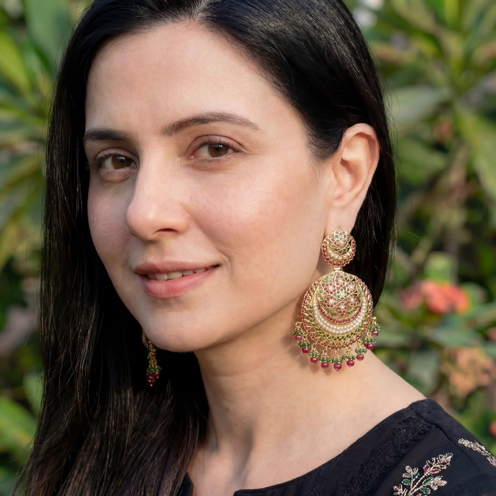 गोल्ड प्लेटेड मल्टीकलर स्टोन स्टडेड इयररिंग सिल्वर ER 157 में