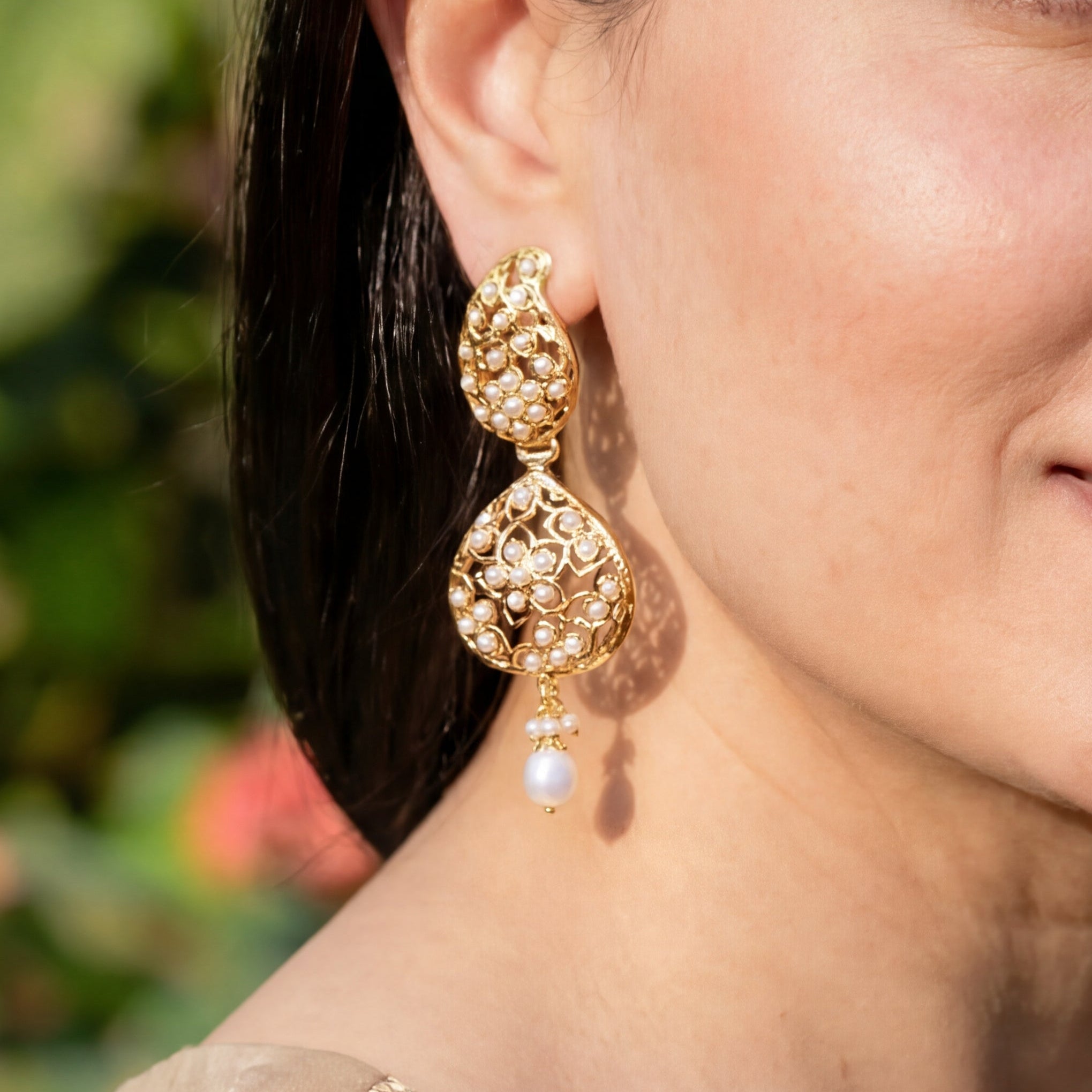 सुंदर पुष्प मोती बालियां | इंडो वेस्टर्न डिजाइन ER 589