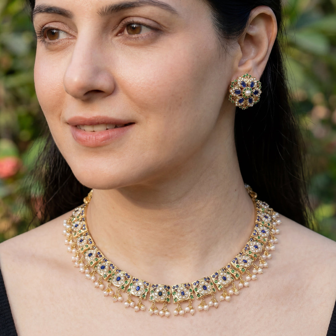 స్టేట్‌మెంట్ స్టడ్స్‌తో కూడిన జడౌ నెక్లెస్ | నీలమణి-ఎమరాల్డ్ కాంబినేషన్ NS 315