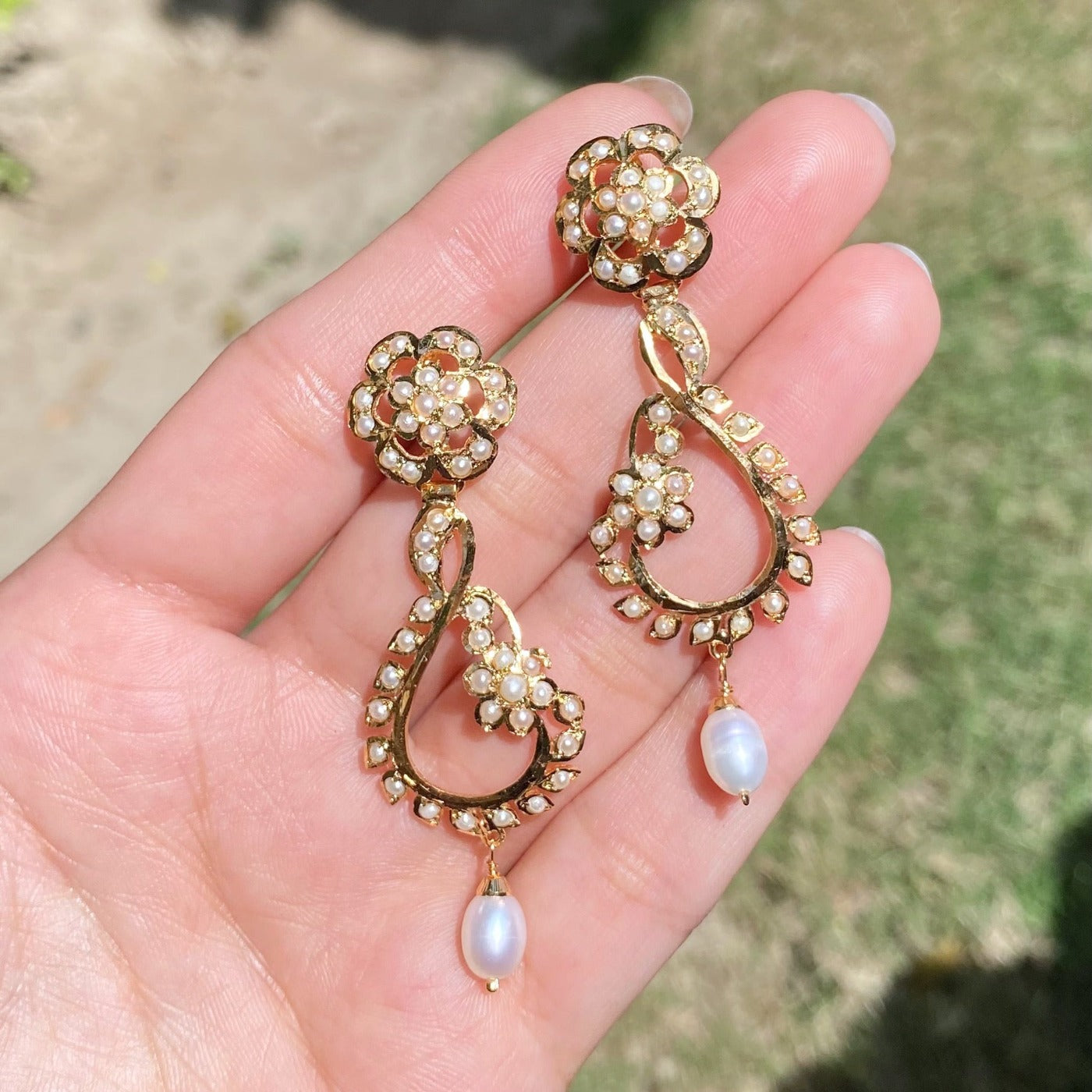 Minimalistic Pearl Drop Earrings | Finely Crafted Jadau Earrings ER 572
