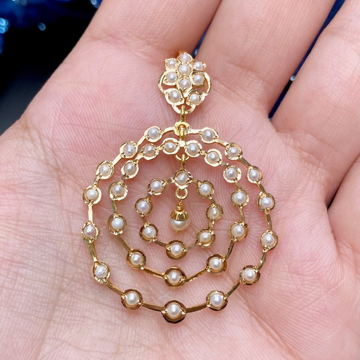 916 gold pendant set with freshwater seed pearls