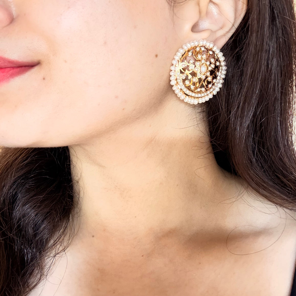 Round Pearl Jadau Stud Earrings in Gold-Plated 925 Silver ER 821