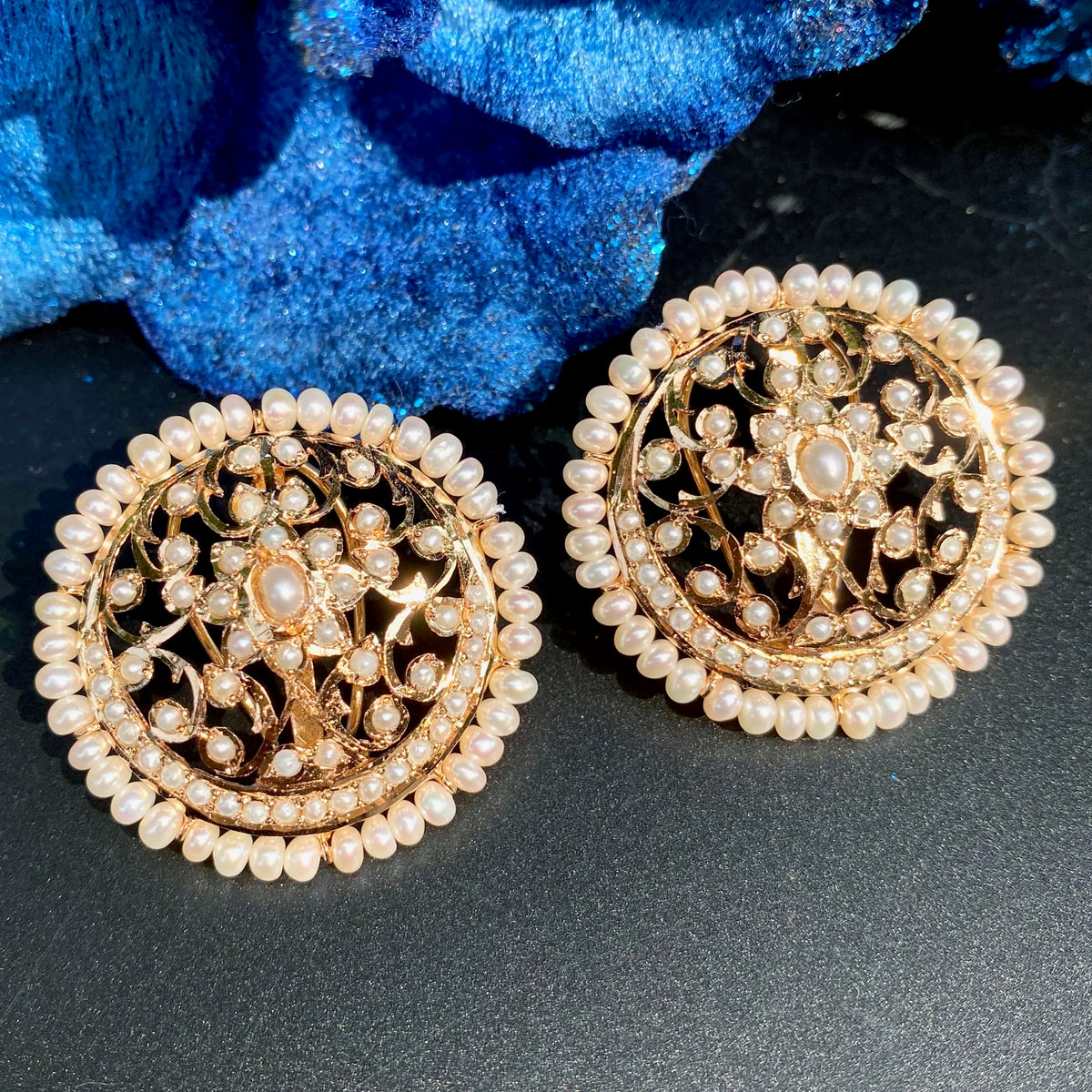 Round Pearl Jadau Stud Earrings in Gold-Plated 925 Silver ER 821